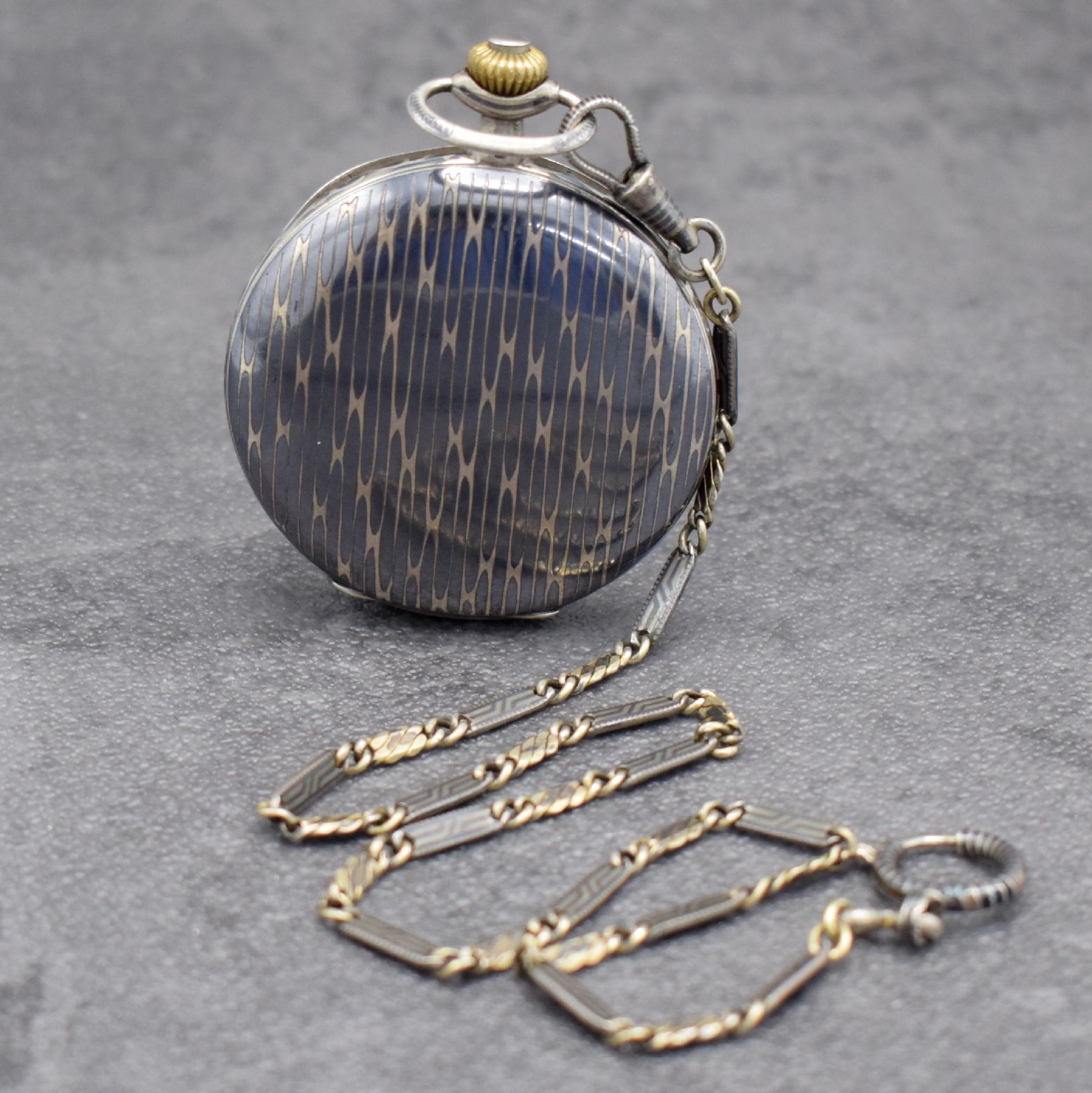 Detail b: NOMOS Uhr-Gesellschaft Guido Müller & Co Glashütte I/S Savonette in Tula-Silber, Deutschland um 1905, aufw. verz. Gehäuse l. besch., 3-teil. ...