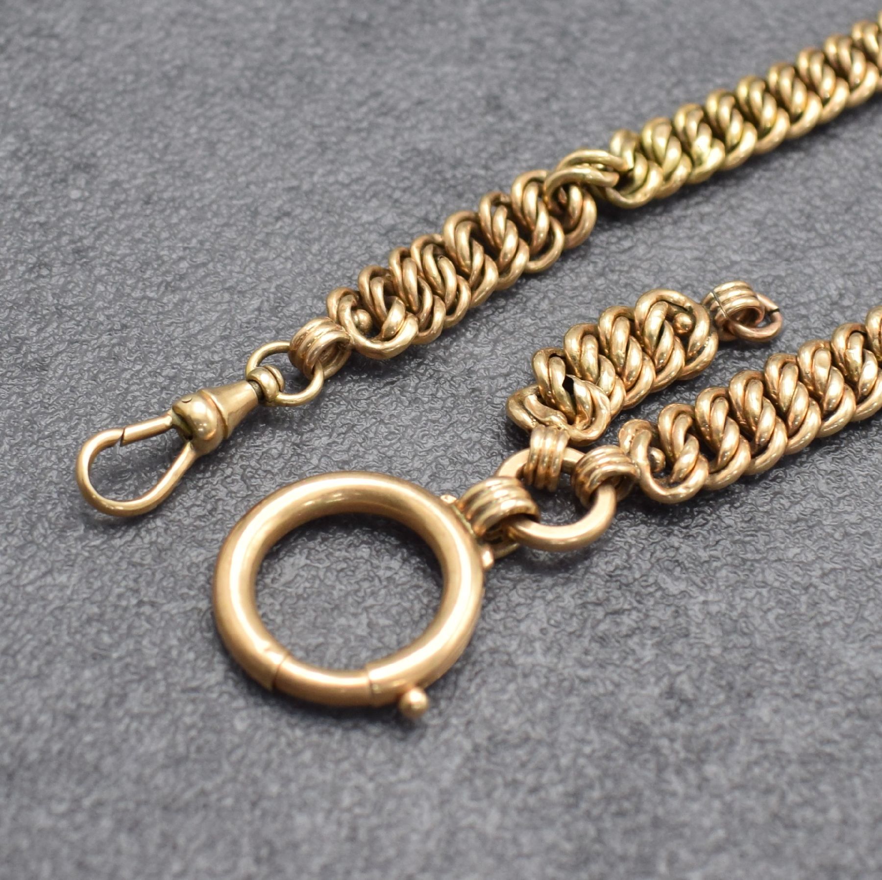 Detail b: Taschenuhrkette in RG 585/000 mit Federring & Karabiner, Deutschland um 1900, L. ca. 32 cm, Gew. ca. 22g, Nutz- & Rep.-Sp., aus Sammlungsauflösung