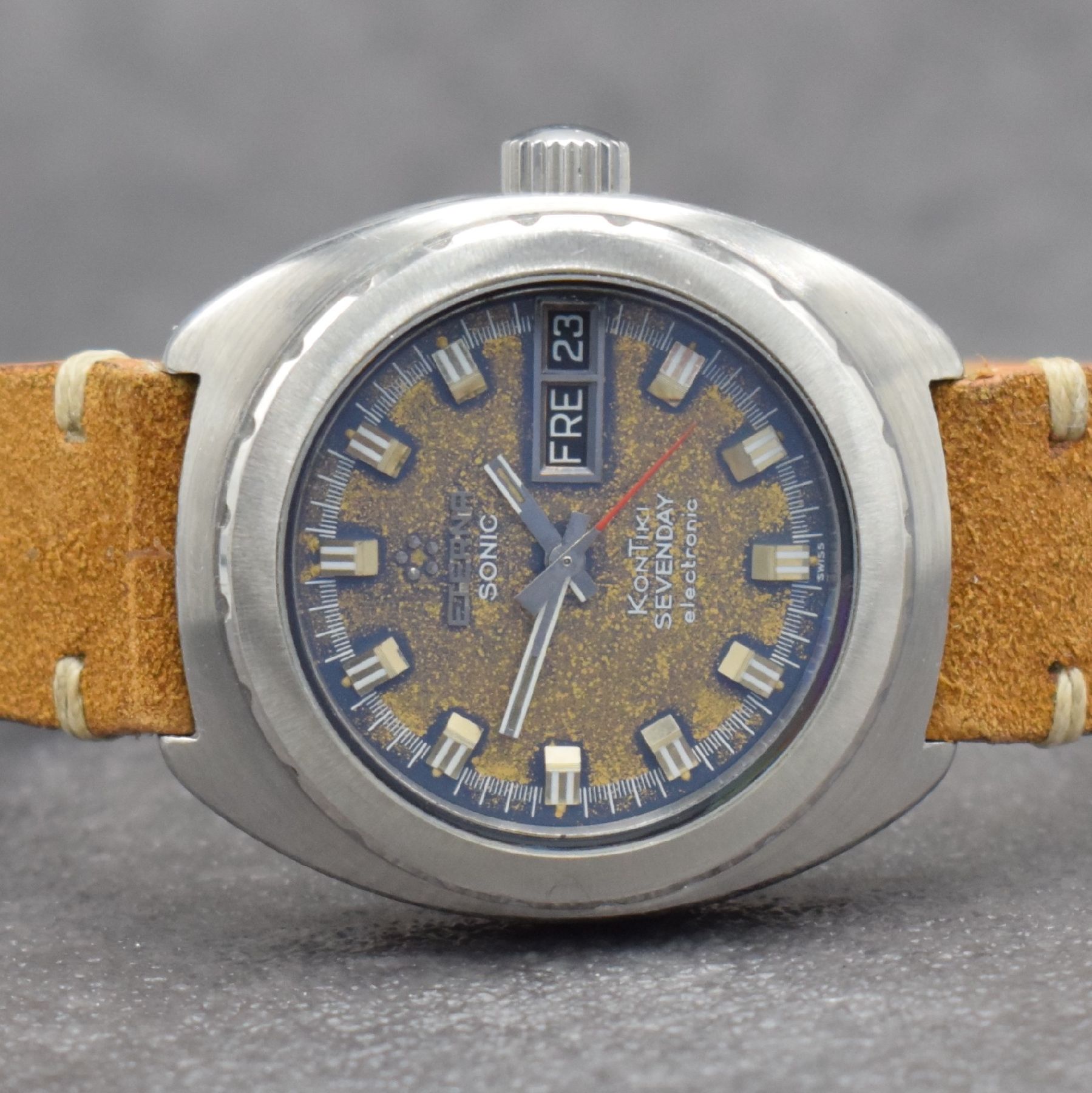 Detail a: ETERNA SONIC Kontiki SEVENDAY electronic Armbanduhr, Schweiz 1970er Jahre, Ref. 131FTT, massives Edelstahlgeh., Boden m. zentraler Goldplakette & ...