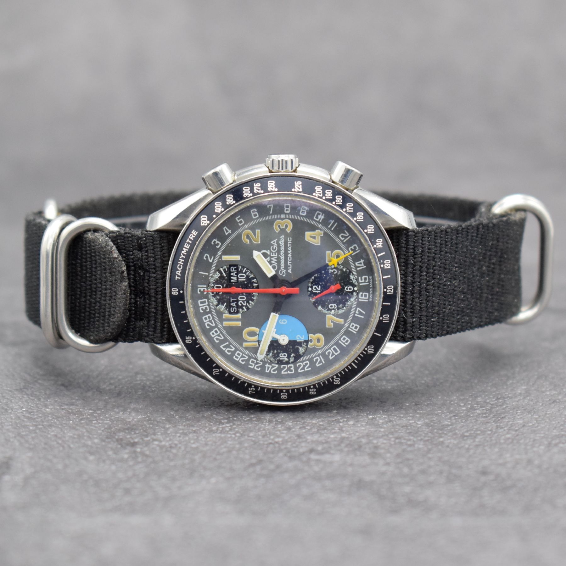 OMEGA Armbandchronograph Serie Speedmaster, Automatik, Schweiz um 2005, Ref. 175.0084, Edelstahlgeh. inkl. neutr. Ripsband, Boden aufgedr., Lün. m. ...
