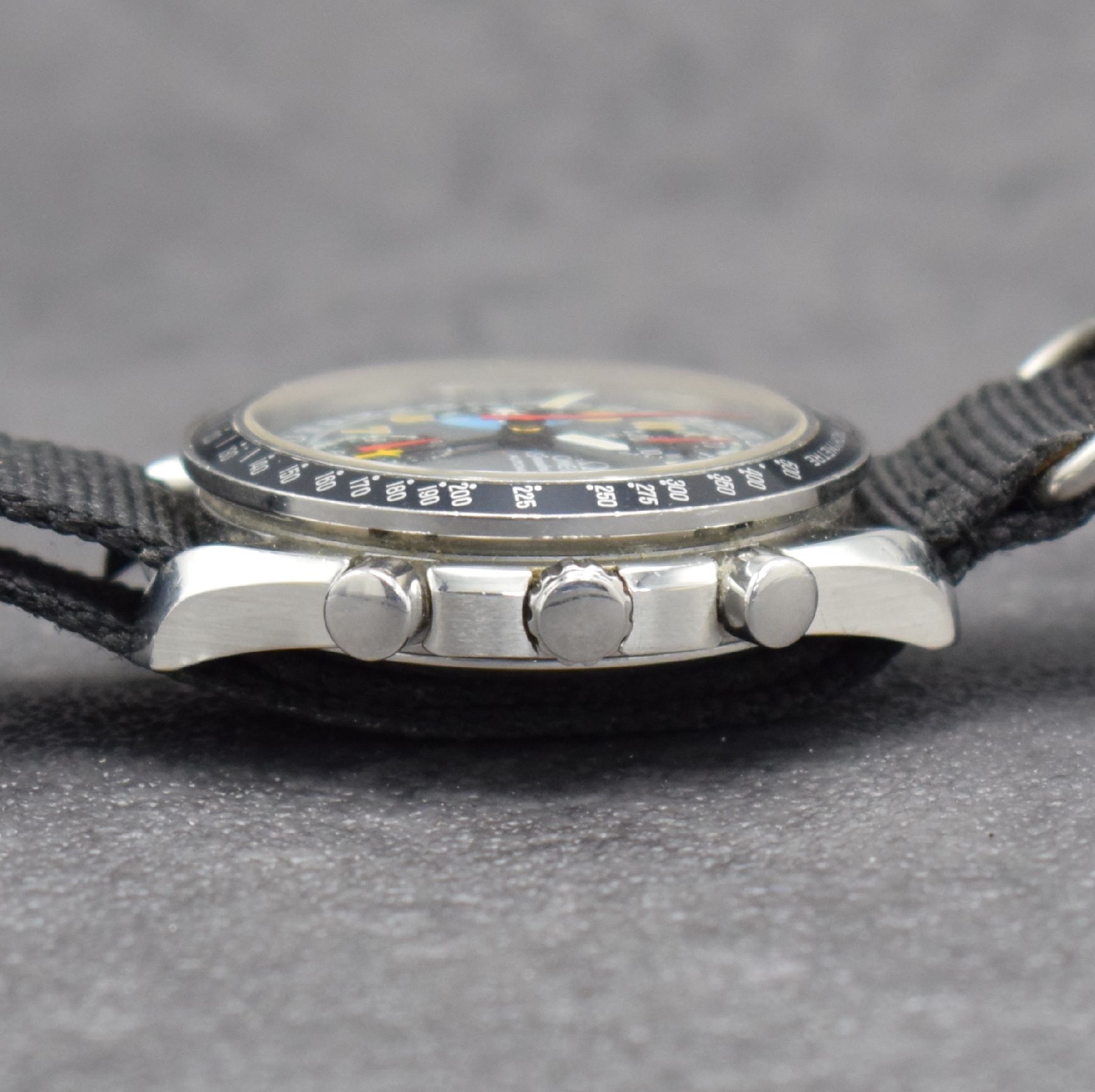 Detail b: OMEGA Armbandchronograph Serie Speedmaster, Automatik, Schweiz um 2005, Ref. 175.0084, Edelstahlgeh. inkl. neutr. Ripsband, Boden aufgedr., Lün. m. ...