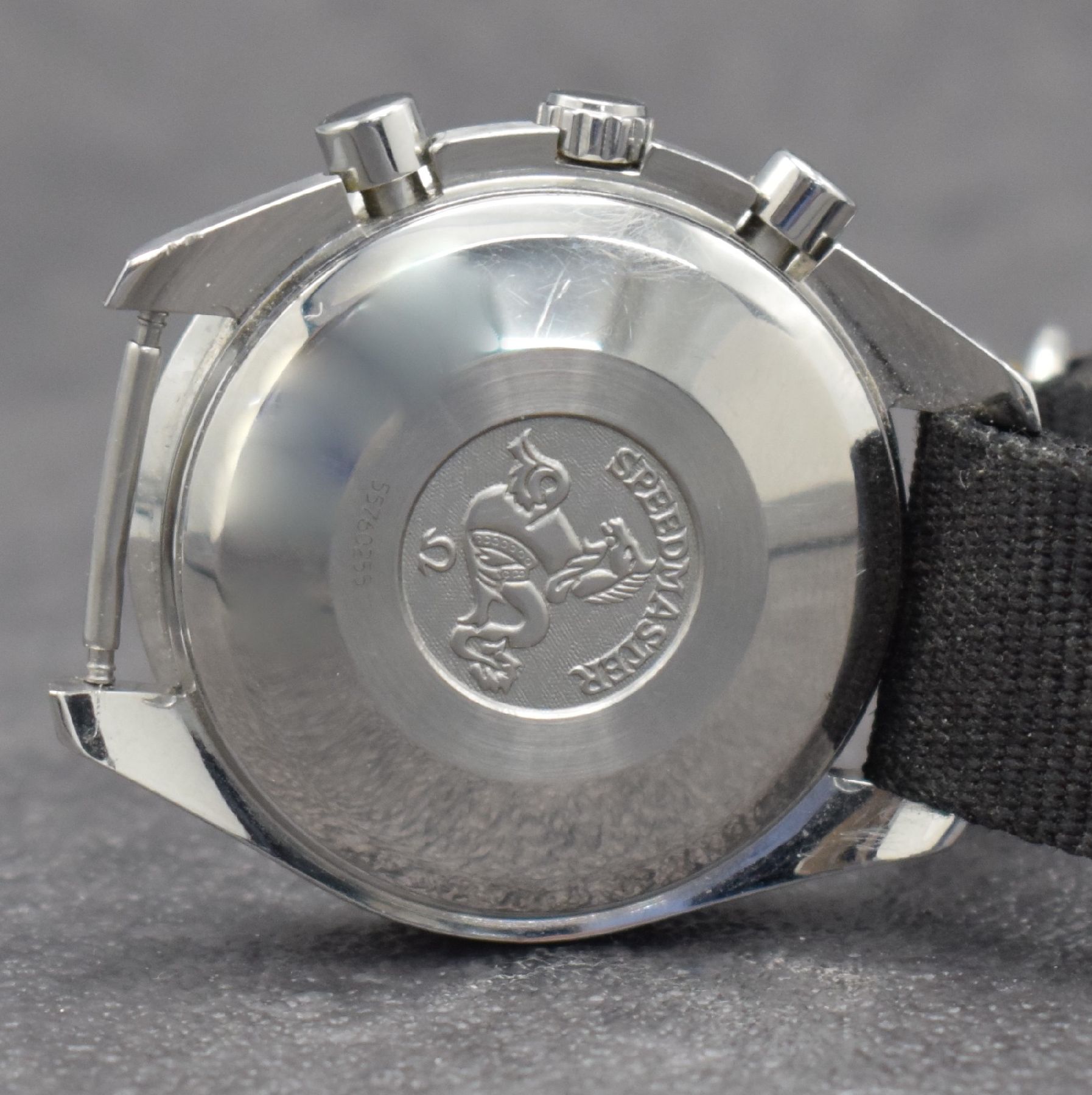 Detail d: OMEGA Armbandchronograph Serie Speedmaster, Automatik, Schweiz um 2005, Ref. 175.0084, Edelstahlgeh. inkl. neutr. Ripsband, Boden aufgedr., Lün. m. ...