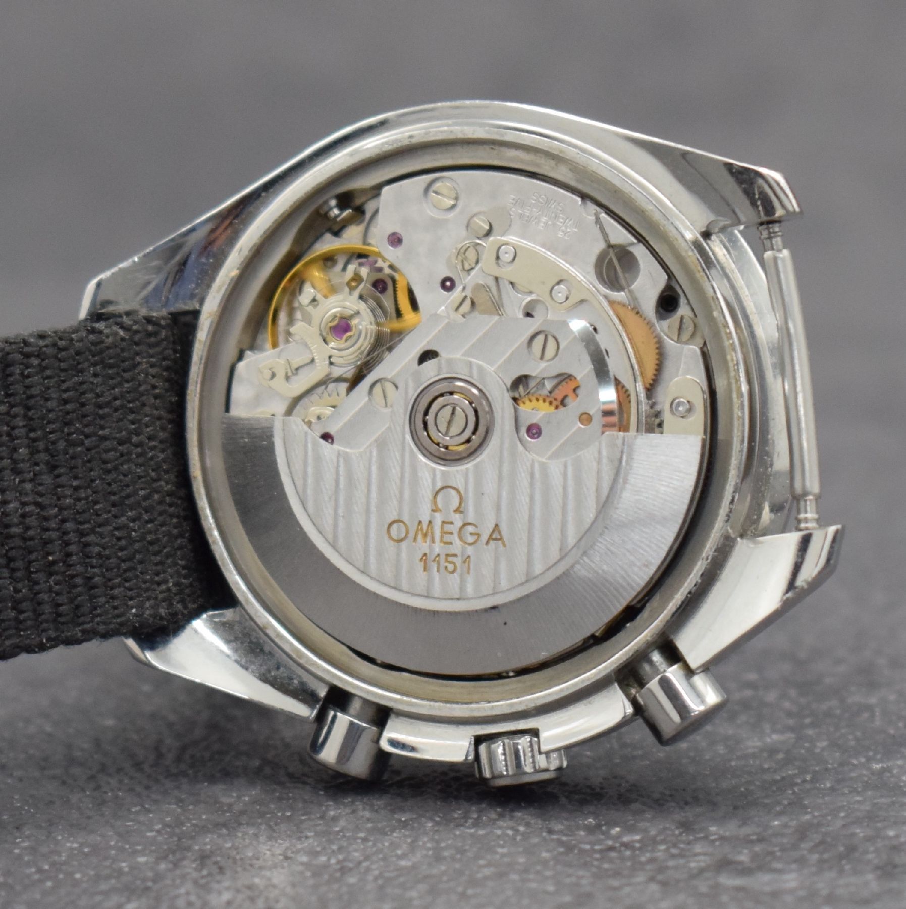 Detail e: OMEGA Armbandchronograph Serie Speedmaster, Automatik, Schweiz um 2005, Ref. 175.0084, Edelstahlgeh. inkl. neutr. Ripsband, Boden aufgedr., Lün. m. ...