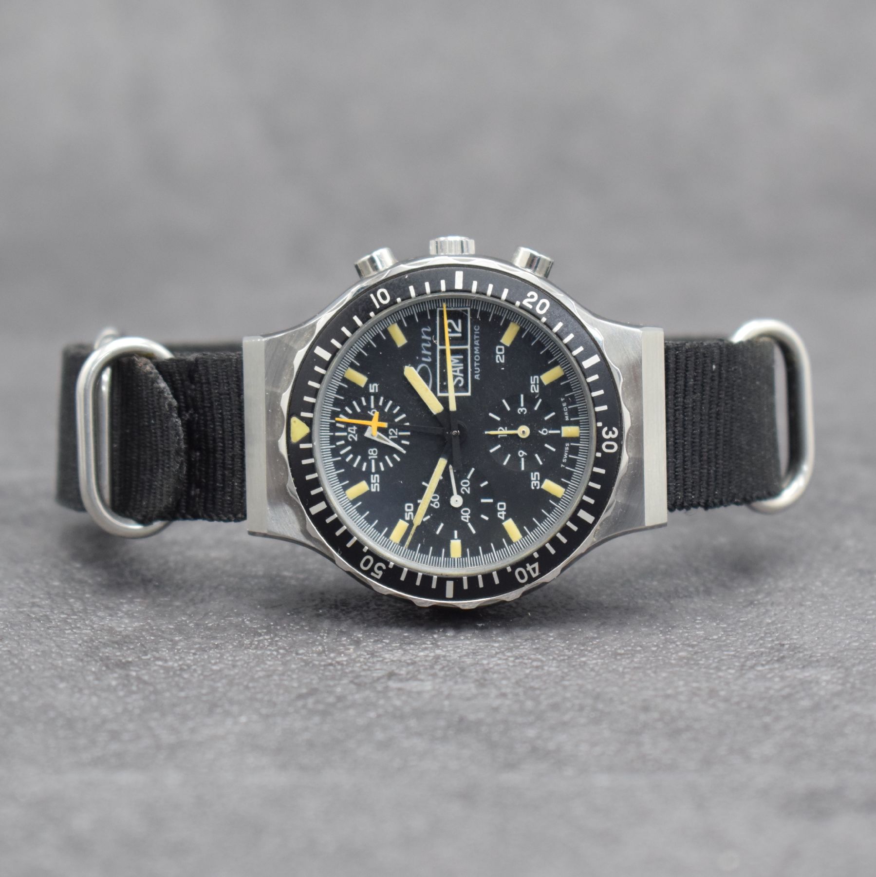 SINN seltener Armbandchronograph in Stahl Referenz 11019, Automatik, Schweiz/Deutschland um 1980, Boden aufgedr., neutr. Ripsband, Lün. m. 60er ...