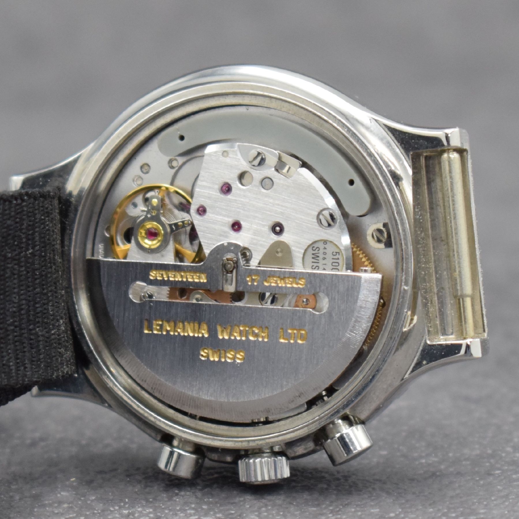 Detail e: SINN seltener Armbandchronograph in Stahl Referenz 11019, Automatik, Schweiz/Deutschland um 1980, Boden aufgedr., neutr. Ripsband, Lün. m. 60er ...