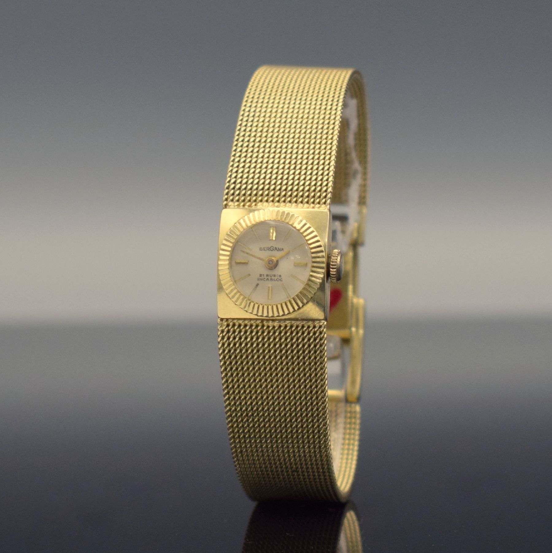 Detail b: BERGANA Damenarmbanduhr in GG 585/000, Handaufzug, Schweiz um 1960, Boden aufgedr., silb. Zifferbl. altersbed. fl., Werk rotverg., 21 St., ...