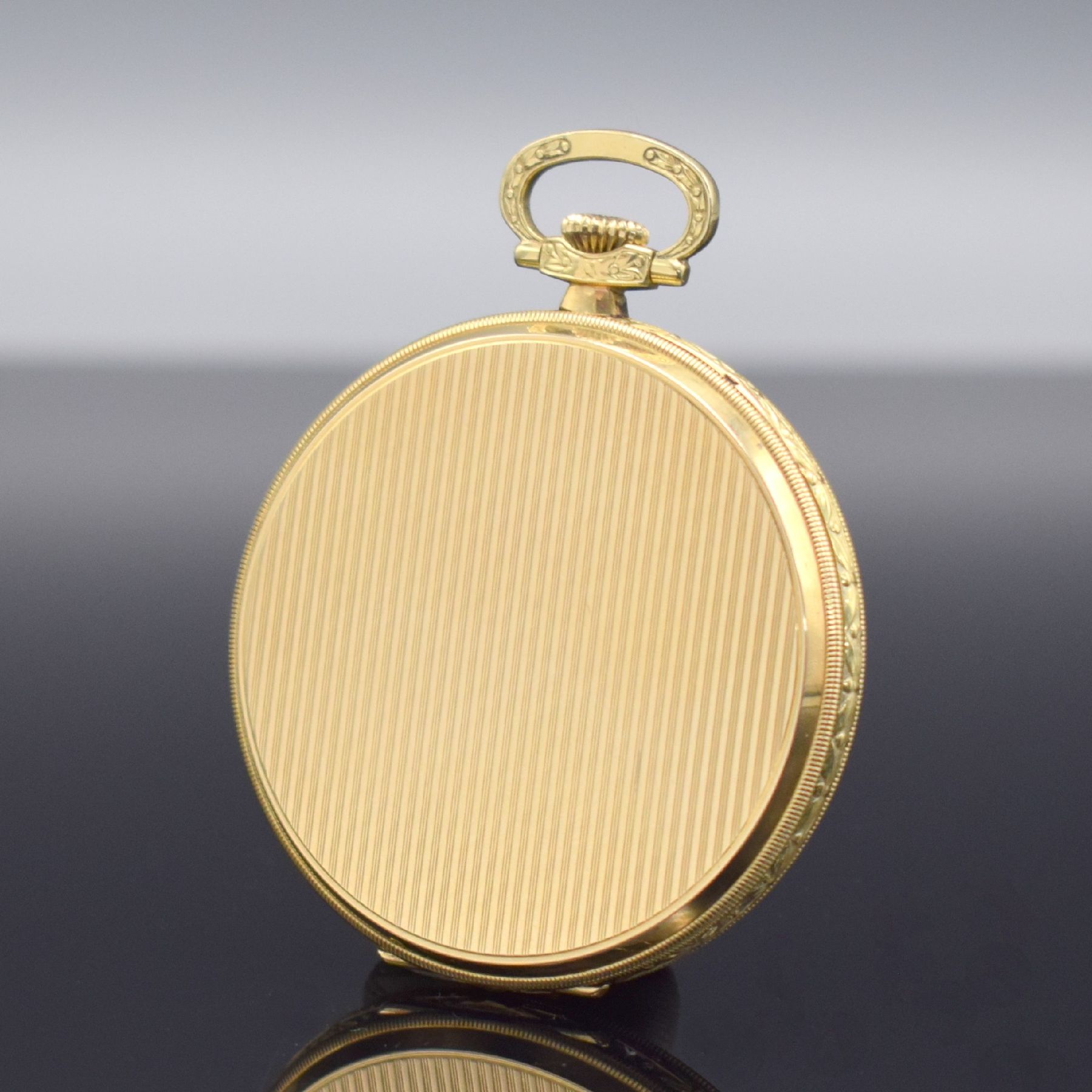 Detail a: IWC offene Taschenuhr Kaliber 73 in GG 585/000, Schweiz um 1930, Münzrand mittig floral grav., Metallcuvette, gold. Zifferbl. m. arab. Zahlen ...
