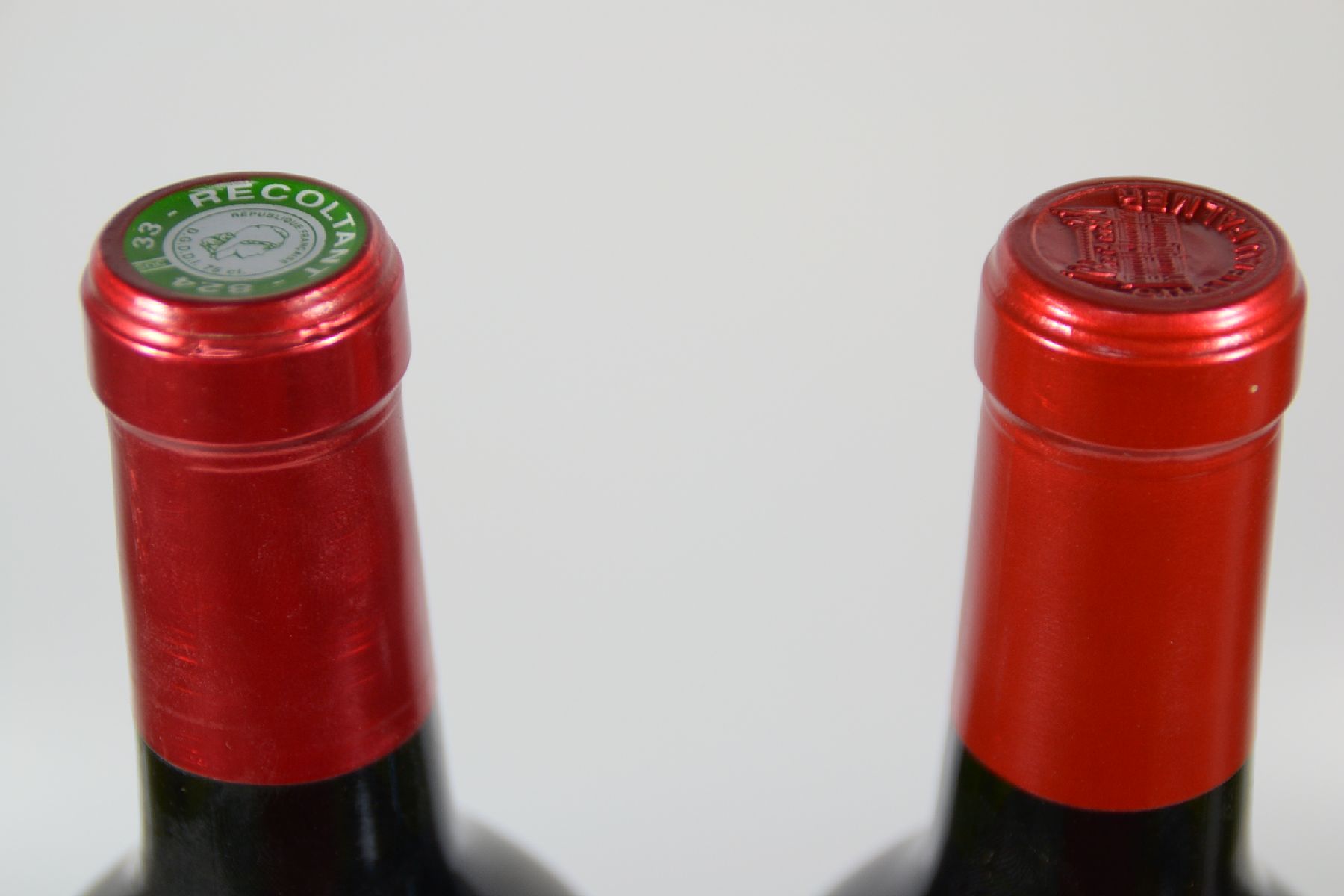 Detail b: 2 Fl. 2004 und 2011 Chateau Palmer, Margaux Medoc, 75 cl, top shoulder, nicht verkostet