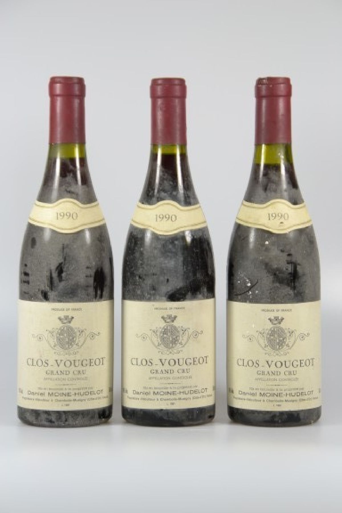 Detail a: Lot 4 Fl. 1989/90 Daniel Moine-Hudelot, Clos- Vougeot Grand Cru, 3 x 1990, 1x 1989, leichter Schwund, nicht verkostet, 750 ml