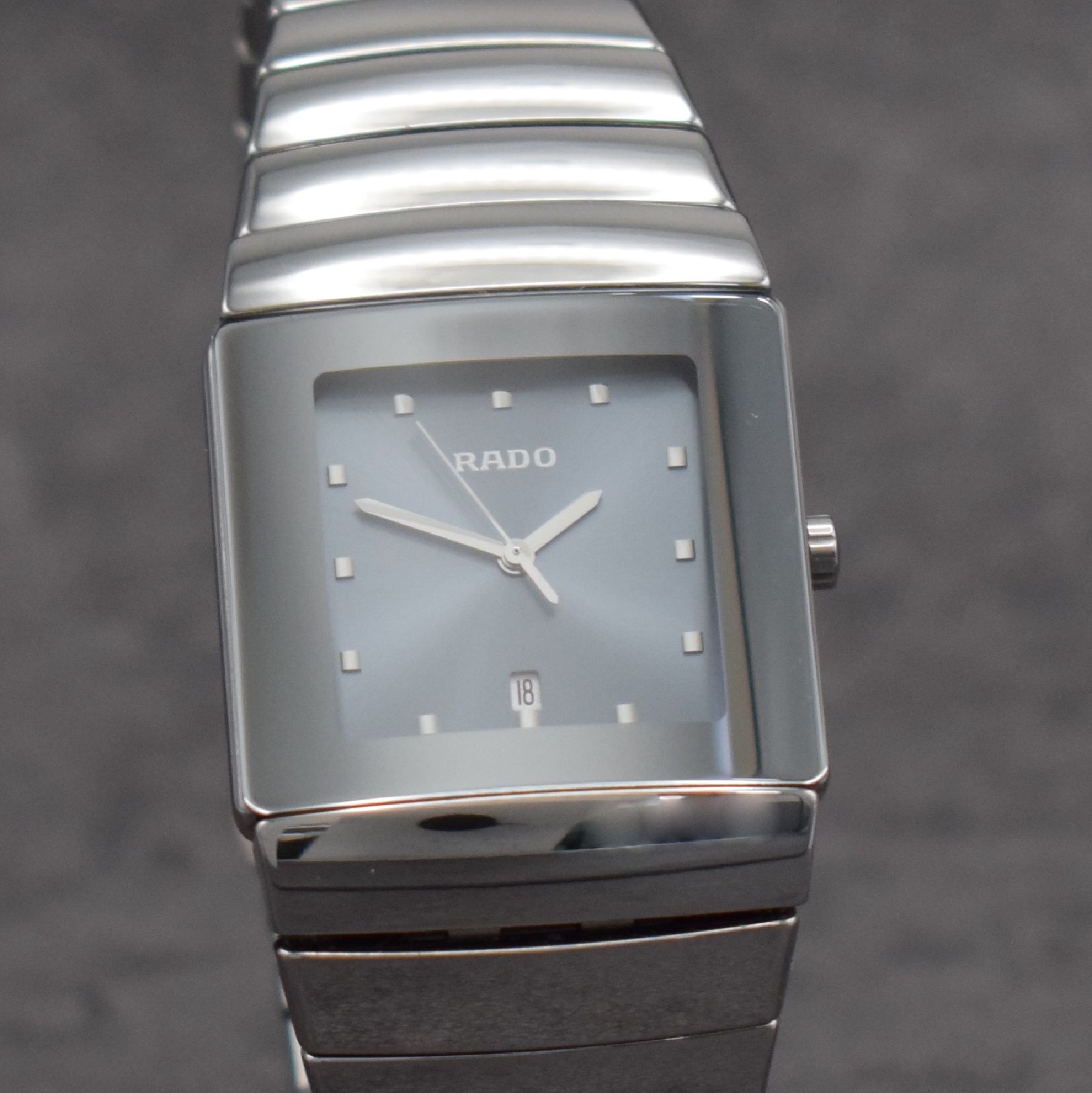 Detail a: RADO Diastar Herrenarmbanduhr, Schweiz um 2000, quarz, Ref. 152.0432.3, Keramikgeh., Boden 4-fach verschr., Keramik-Gliederband m. dopp. Faltschl., ...