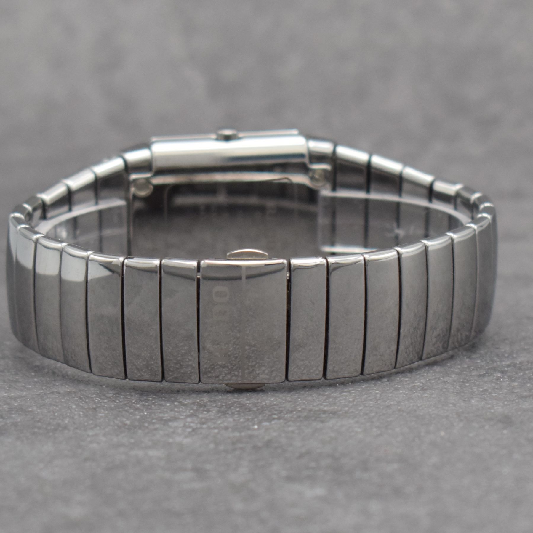 Detail d: RADO Diastar Herrenarmbanduhr, Schweiz um 2000, quarz, Ref. 152.0432.3, Keramikgeh., Boden 4-fach verschr., Keramik-Gliederband m. dopp. Faltschl., ...