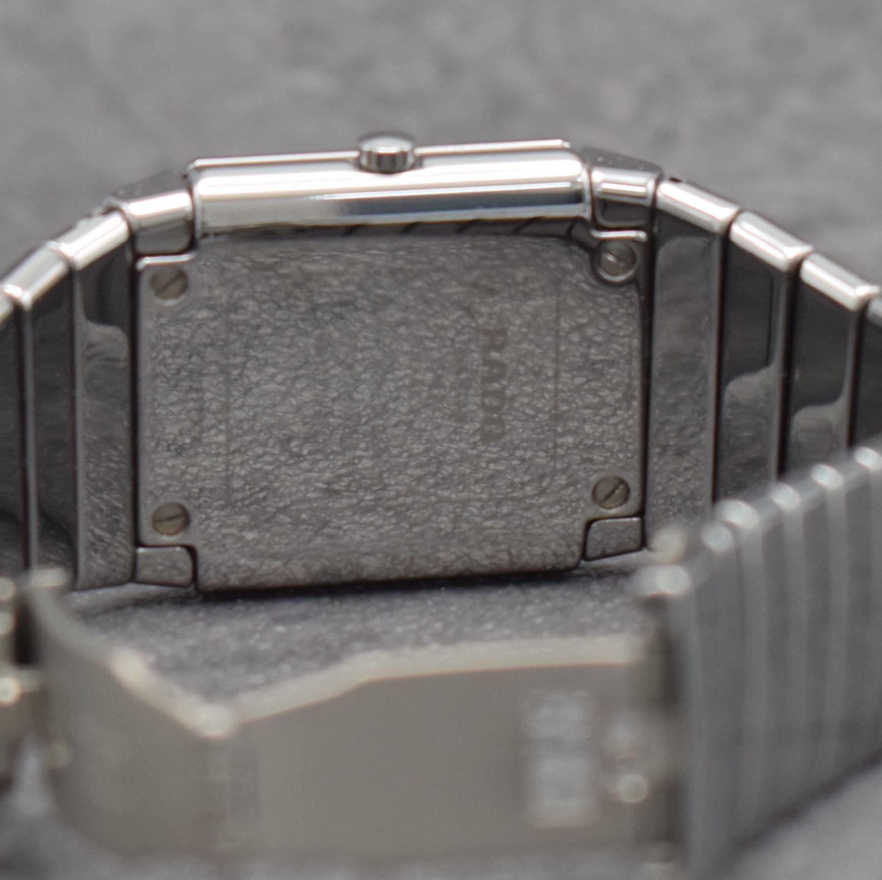 Detail e: RADO Diastar Herrenarmbanduhr, Schweiz um 2000, quarz, Ref. 152.0432.3, Keramikgeh., Boden 4-fach verschr., Keramik-Gliederband m. dopp. Faltschl., ...