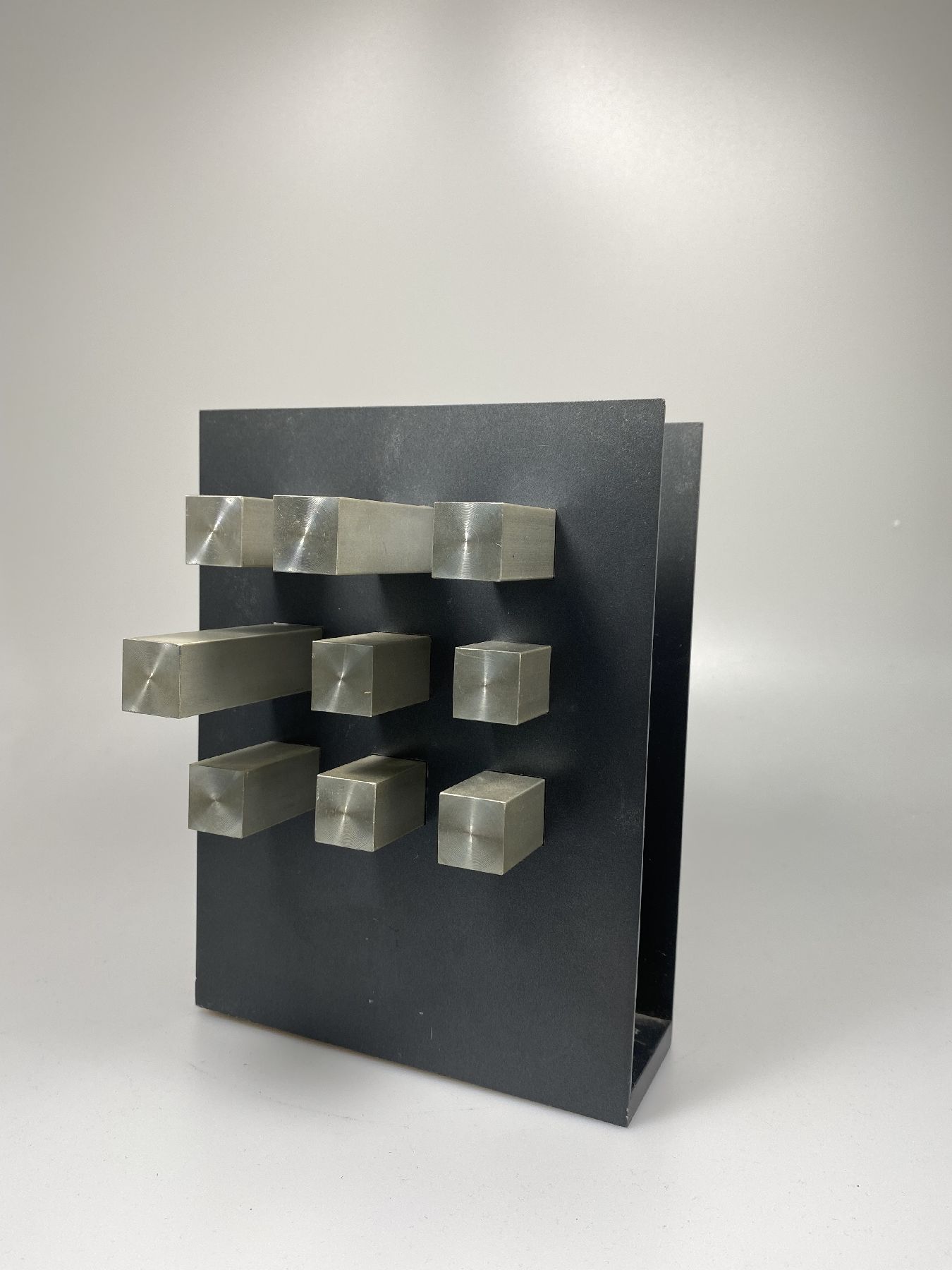 Detail a: Norbert Thomas, geb. 1947, Skulptur, variable Konstruktion, Stahl, ca. 21 x 16 x 15.5 cm, signiert und dat. 94