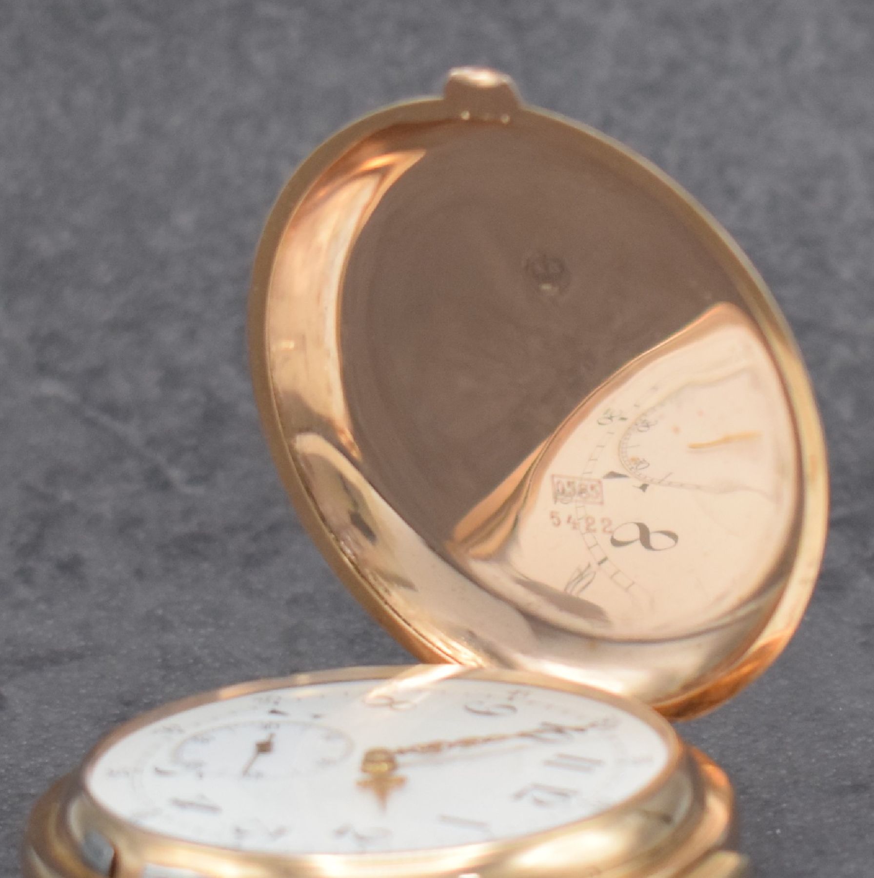 Detail b: Savonette Herrentaschenuhr in RG 585/000 mit Minutenrepetition, Schweiz um 1900, glattes 3-Deckel Goldgeh. m. a-goutte Schlüssen, 2- teil. ...