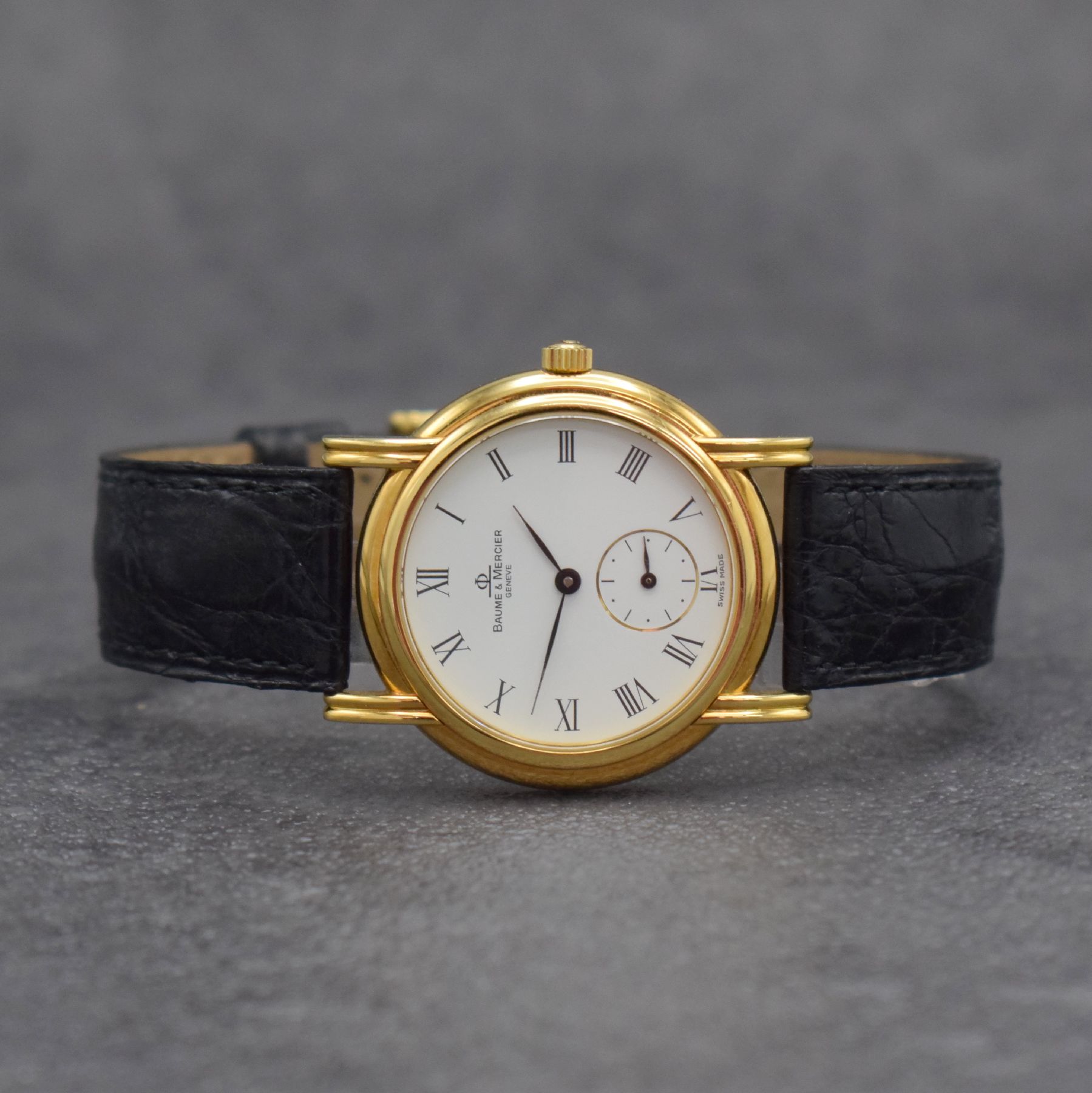 BAUME & MERCIER Herrenarmbanduhr in GG 750/000, Schweiz um 1990, Handaufzug, Ref. 35100, 2-teil. Geh., Boden aufgedr., orig. Lederband m. verg. orig. ...