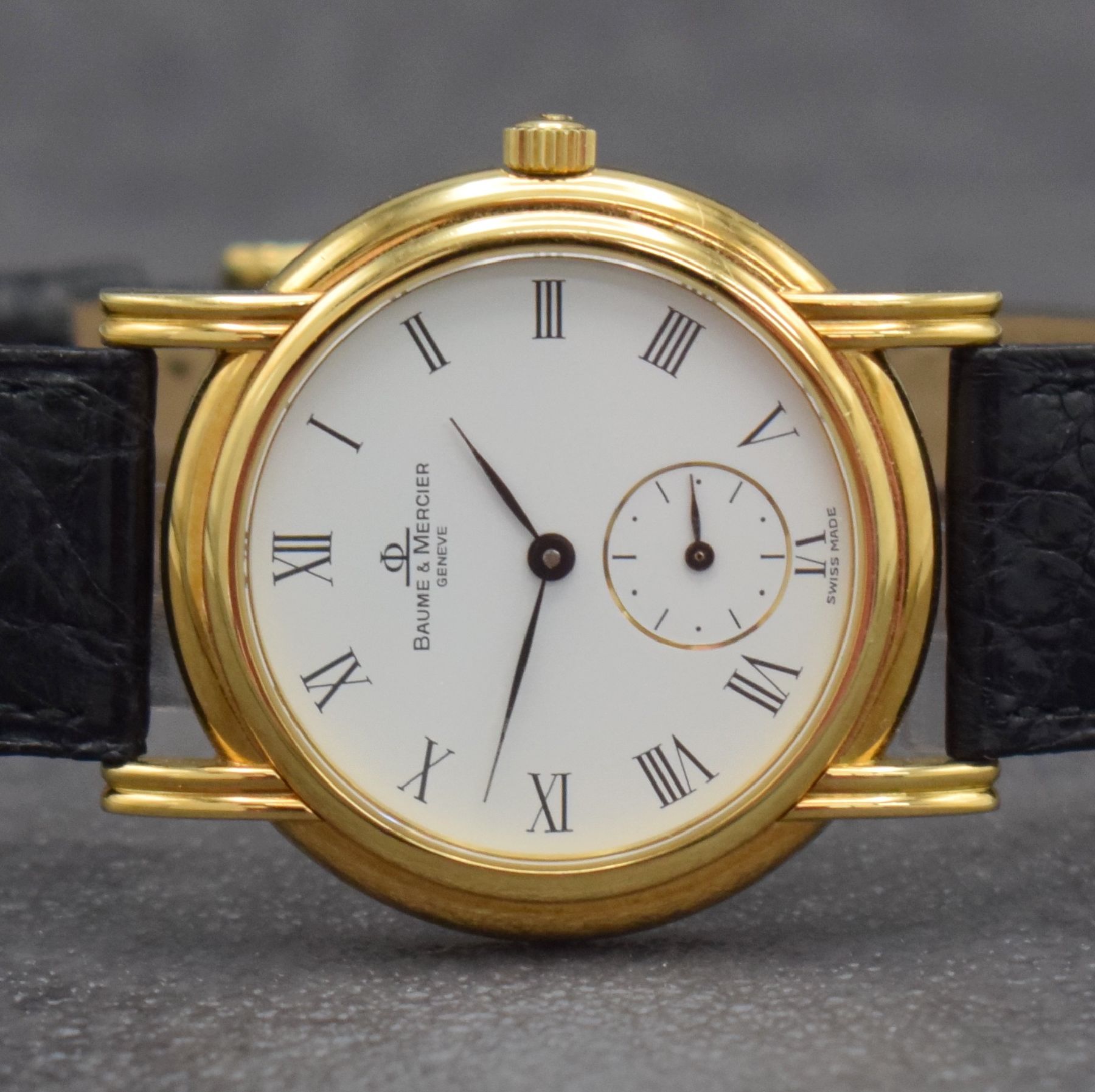 Detail a: BAUME & MERCIER Herrenarmbanduhr in GG 750/000, Schweiz um 1990, Handaufzug, Ref. 35100, 2-teil. Geh., Boden aufgedr., orig. Lederband m. verg. orig. ...