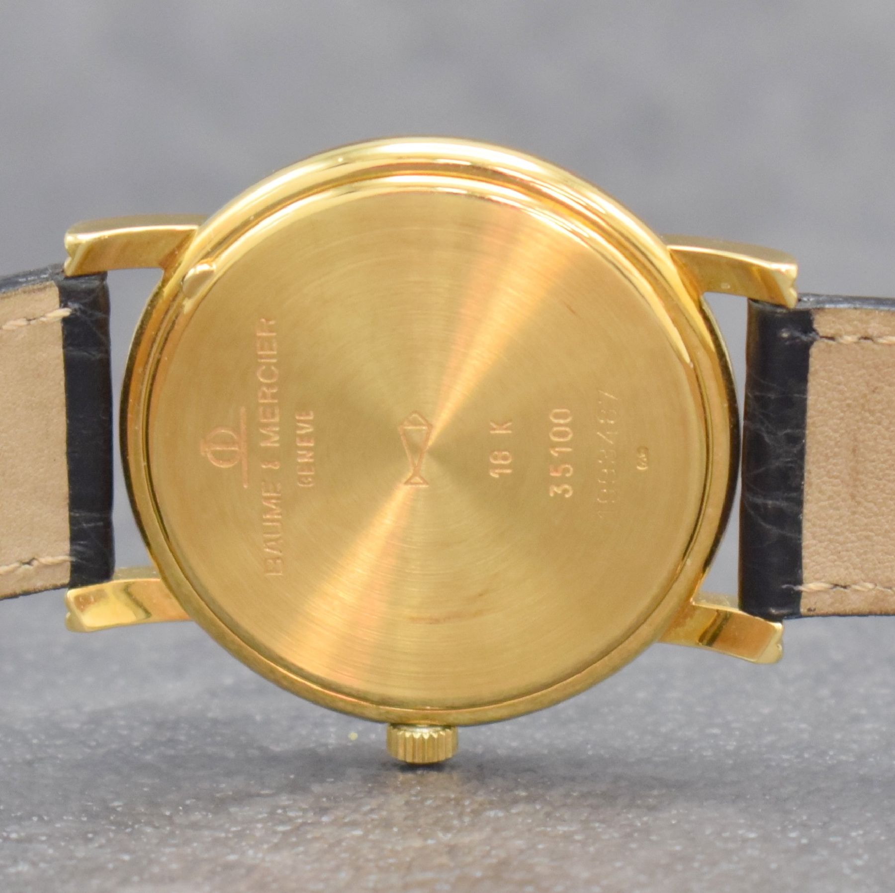 Detail h: BAUME & MERCIER Herrenarmbanduhr in GG 750/000, Schweiz um 1990, Handaufzug, Ref. 35100, 2-teil. Geh., Boden aufgedr., orig. Lederband m. verg. orig. ...