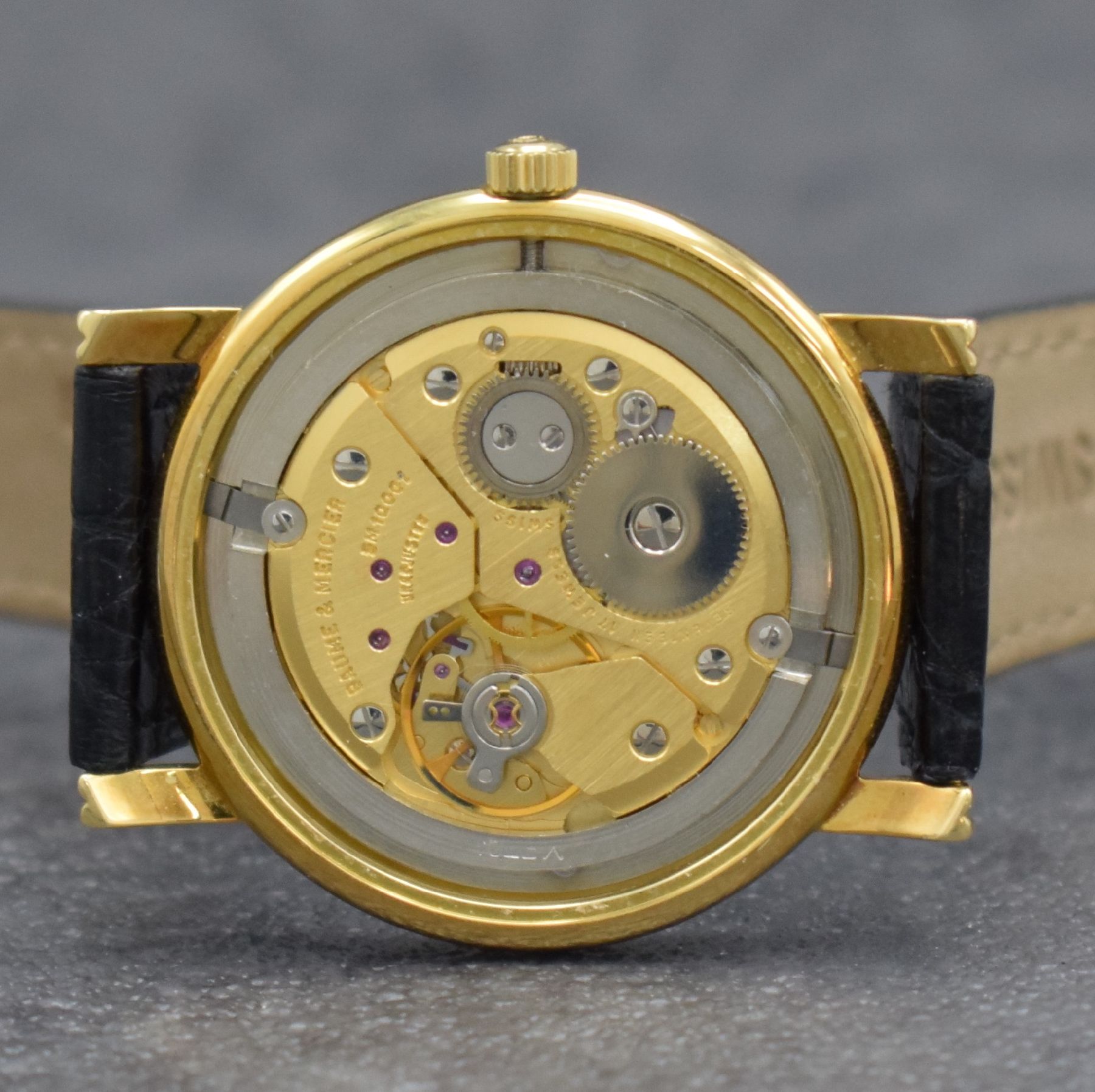 Detail i: BAUME & MERCIER Herrenarmbanduhr in GG 750/000, Schweiz um 1990, Handaufzug, Ref. 35100, 2-teil. Geh., Boden aufgedr., orig. Lederband m. verg. orig. ...