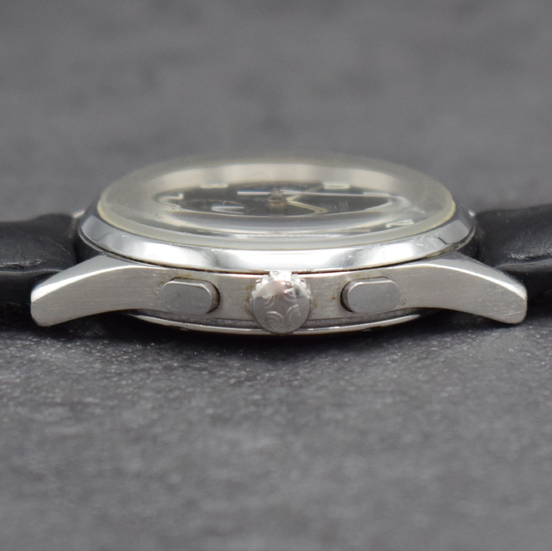Detail d: ZENITH Schaltradchronograph Prime, Handaufzug, Schweiz um 2000, beids. vergl. Geh., Ref. 01-0010.420, Boden verschr., schwarzes Kontrastzifferbl. m. ...