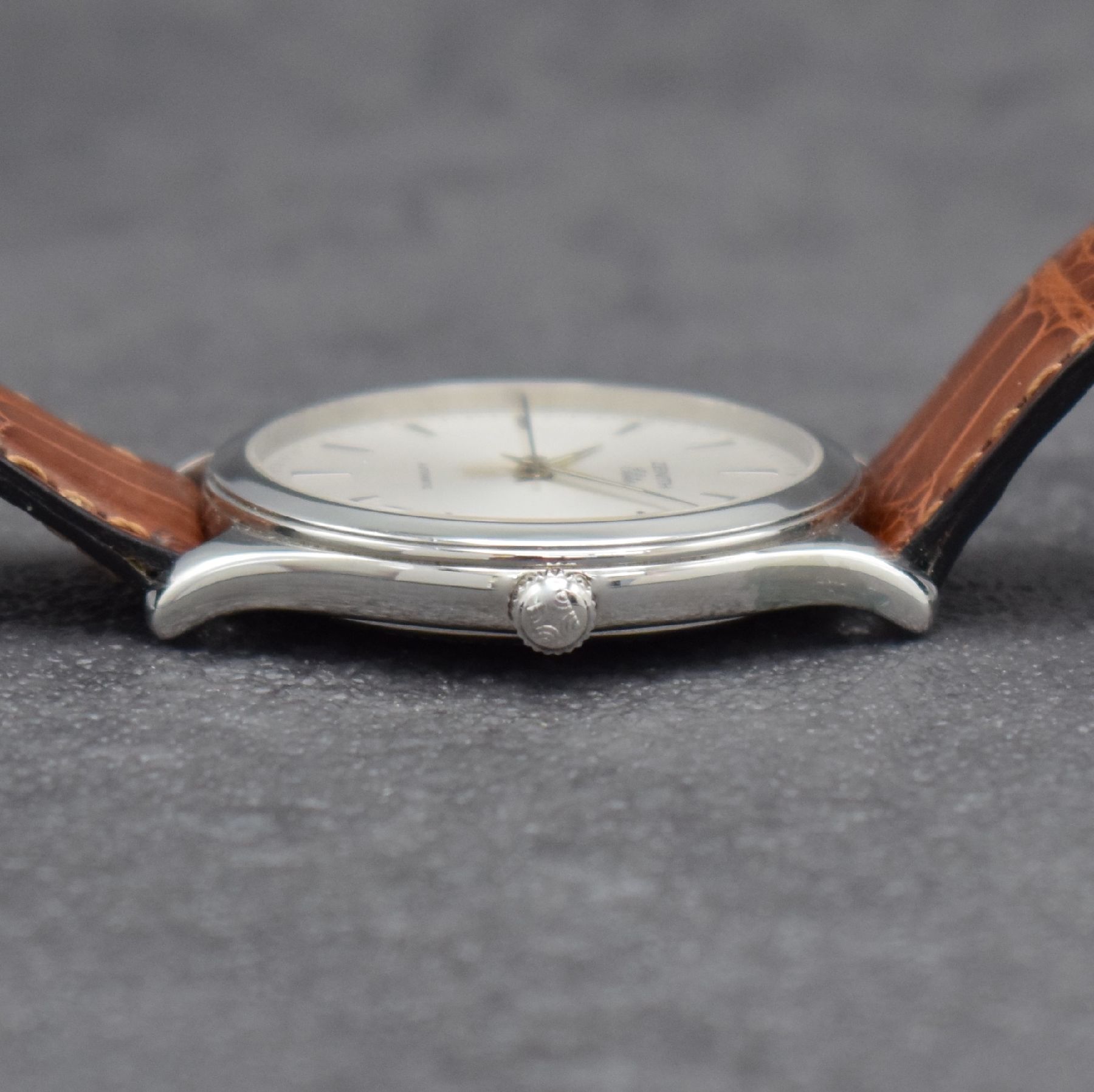 Detail d: ZENITH feine Herrenarmbanduhr Serie Elite, Schweiz um 1996, Ref. 90/010040 670, Automatik, Edelstahlgeh. inkl. orig. Lederband m. orig. Dornschl., ...