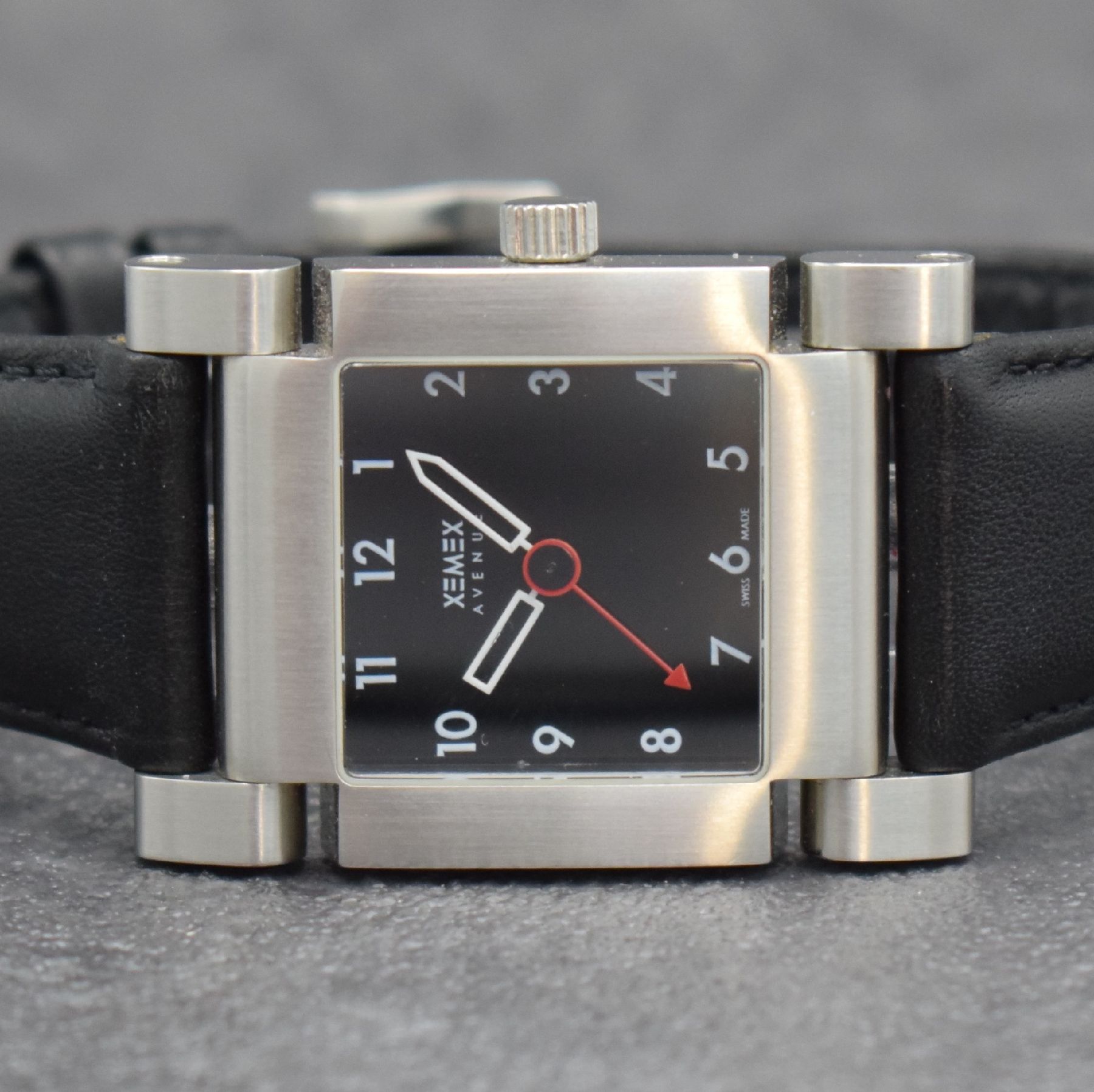 Detail a: XEMEX Herrenarmbanduhr Avenue Design Külling in Edelstahl, Schweiz um 2000, quarz, Boden aufgedr., Lederband m. orig. Dornschl., bewegl. Bandanst., ...