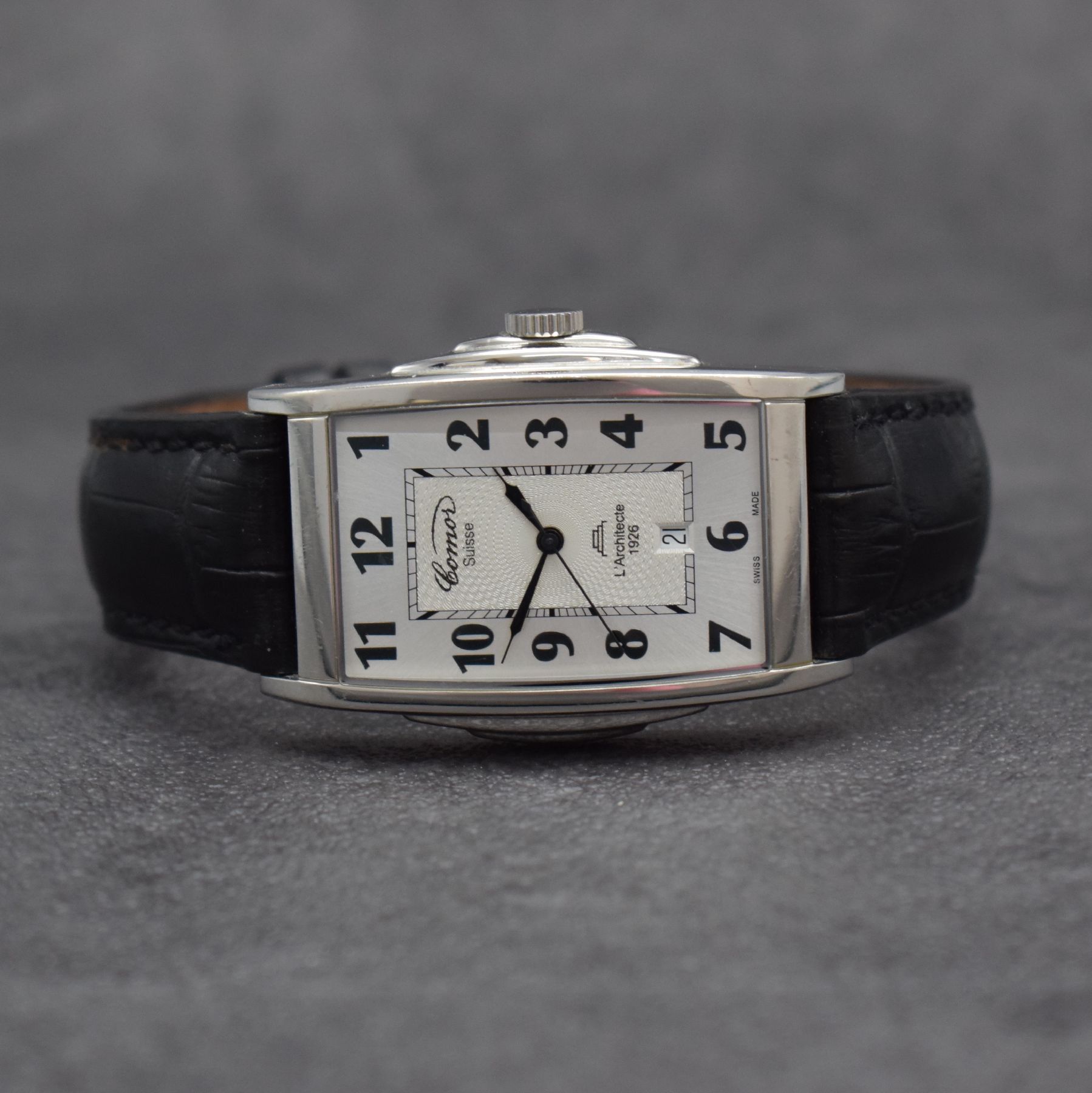 COMOR Herrenarmbanduhr L´Architecte 1926, Schweiz um 2005, Automatik, Edelstahlgeh. im Art-Deco Stil, 4-fach verschr. Boden m. Sichtfenster, neutr. ...