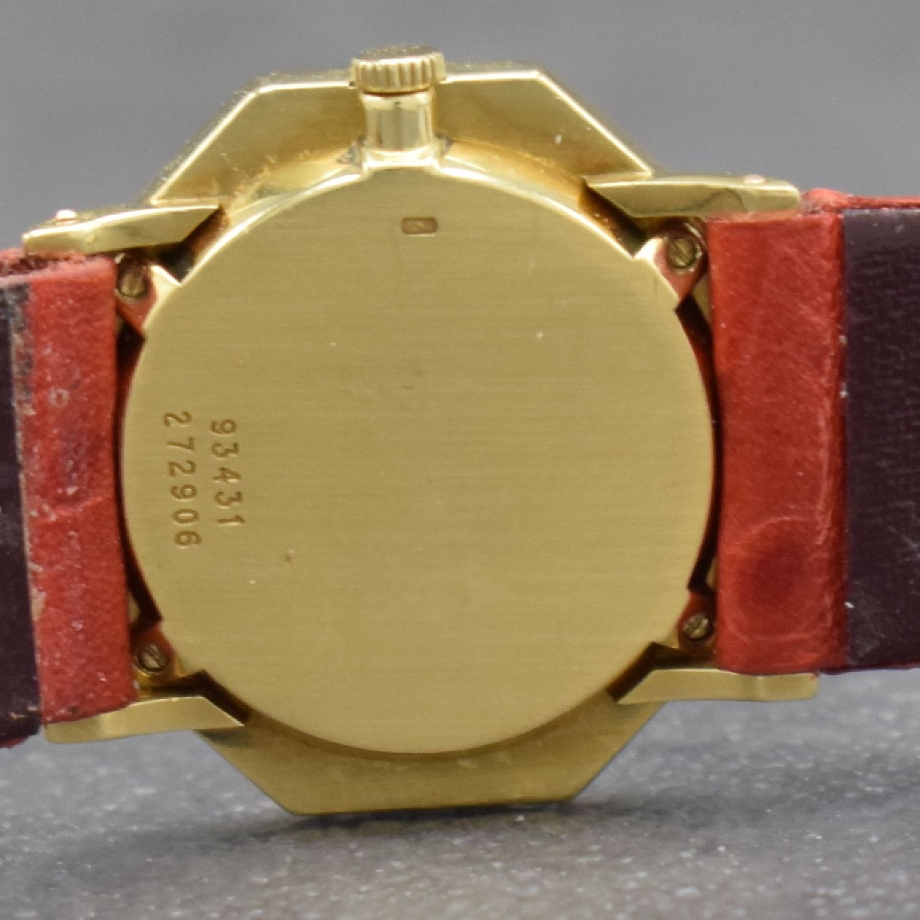 Detail f: PIAGET Designer Damenarmbanduhr in GG 750/000 Referenz 93431, Handaufzug, Schweiz um 1976, Boden 4-fach verschr., Lün. mit Koralle intarsiert, ...