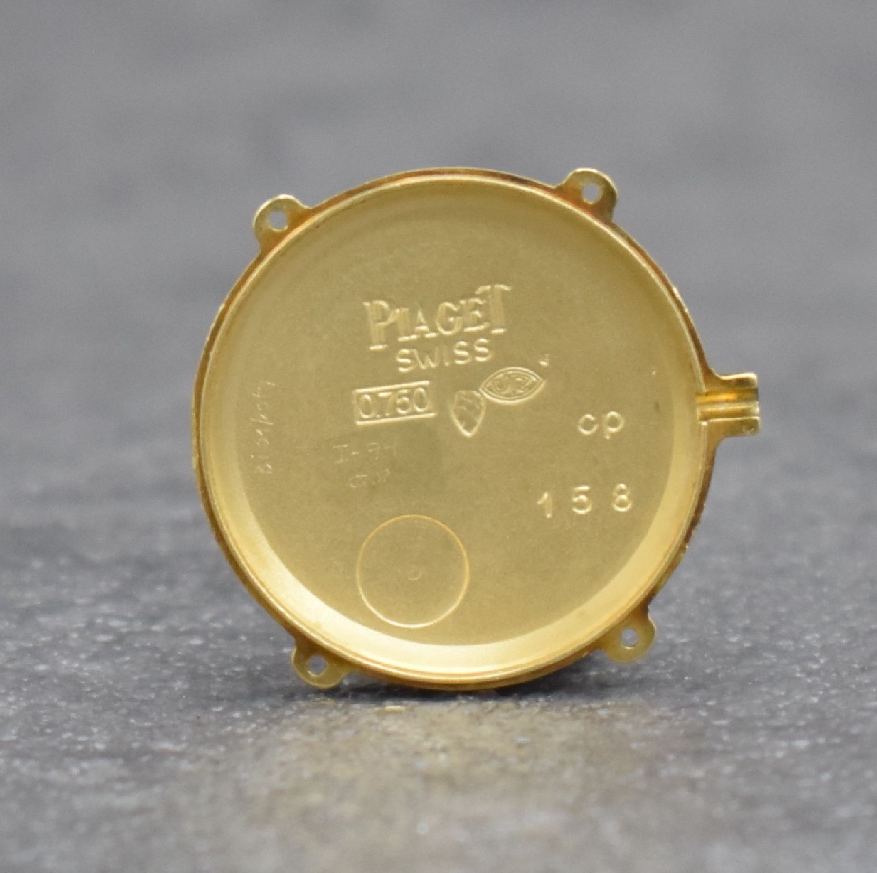 Detail g: PIAGET Designer Damenarmbanduhr in GG 750/000 Referenz 93431, Handaufzug, Schweiz um 1976, Boden 4-fach verschr., Lün. mit Koralle intarsiert, ...