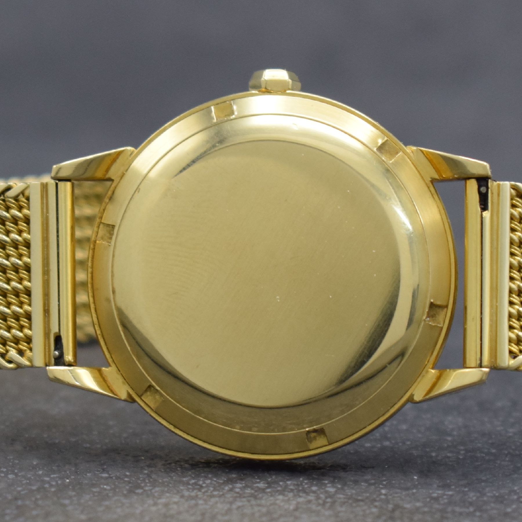 Detail n: OMEGA seltene, große & unpolierte Herrenarmbanduhr in GG 750/000 Referenz 2737 S.C, Hammerautomatik, Schweiz um 1954, Boden verschr., neutr. GG ...
