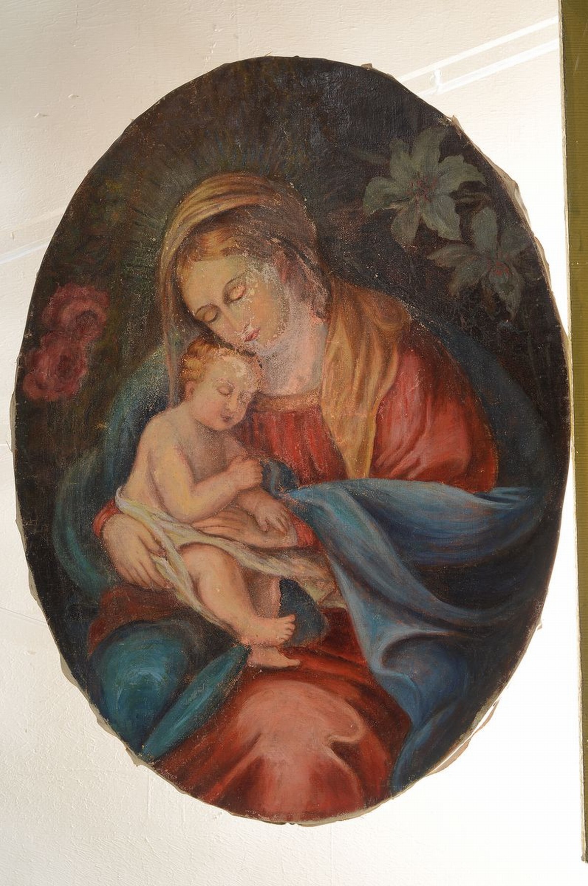 Detail k: Unbekannter Künstler, 19. Jh., Madonna mit Kind, Öl/Lwd, mit altersbedingten Farbschäden, im Oval ca. 69x50cm