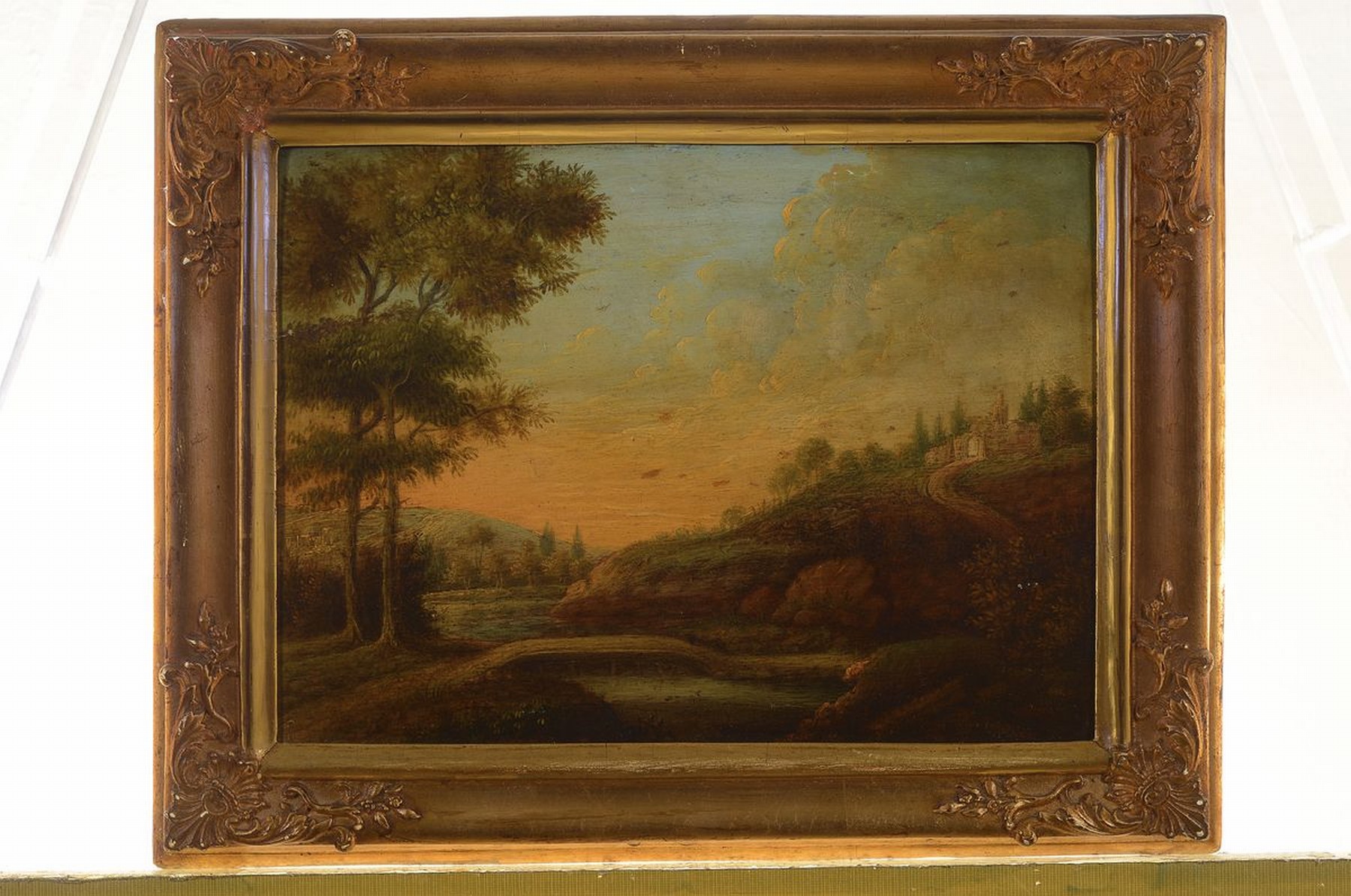 Detail k: Unbekannter Künstler, Düsseldorfer Schule, um 1820, weite hügelige Landschaft mit einer Klosterruine, Abendstimmung, Öl/Holz, rest., unsigniert, ...