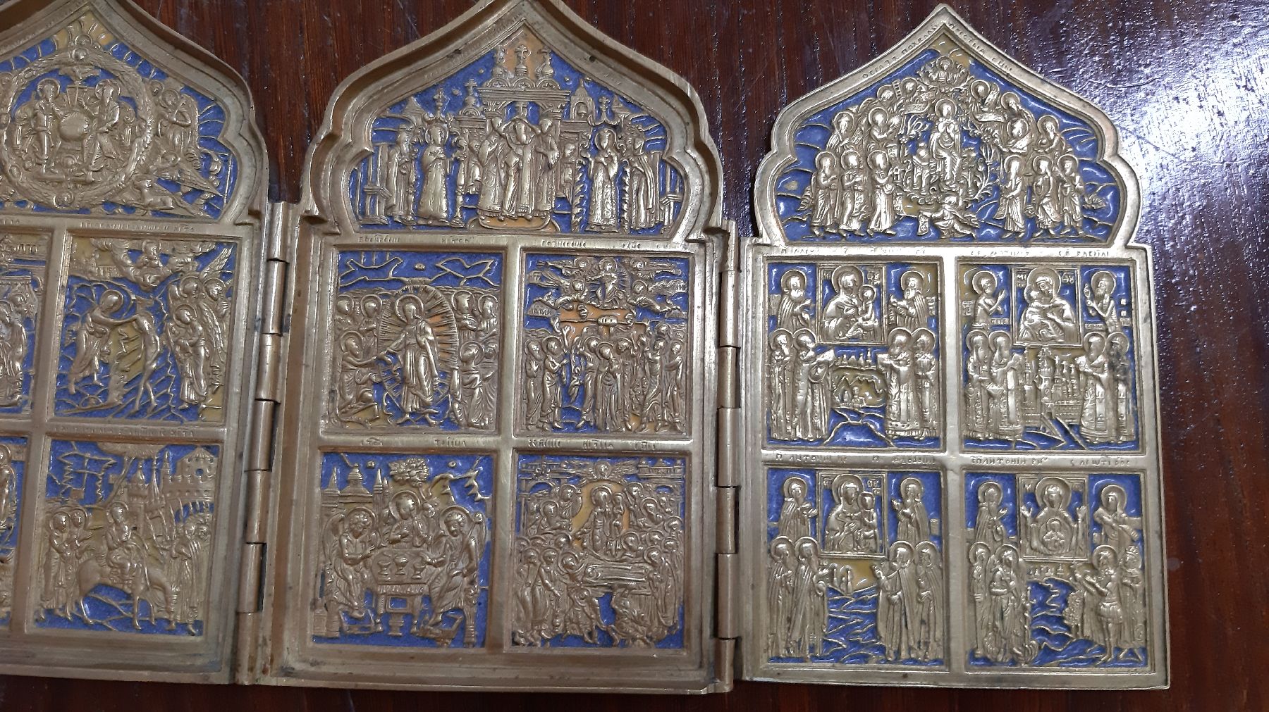 Detail d: Reiseikone, Russland, Mitte 19. Jh., Messing, Vita von Jesus Christus, blau emailliert, ca. 17.5 x 40.5 cm
