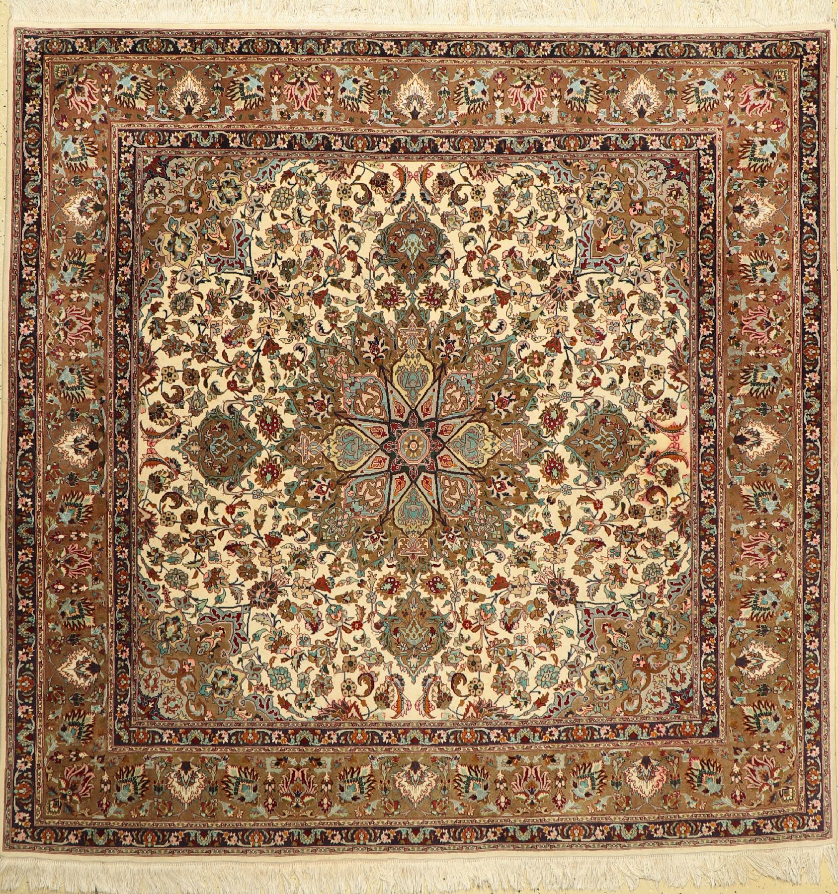 Täbriz fein (50 Raj), Persien, ca. 40 Jahre, Korkwolle mit Seide, ca. 200 x 200 cm, EHZ: 2, leichte verfärbungen