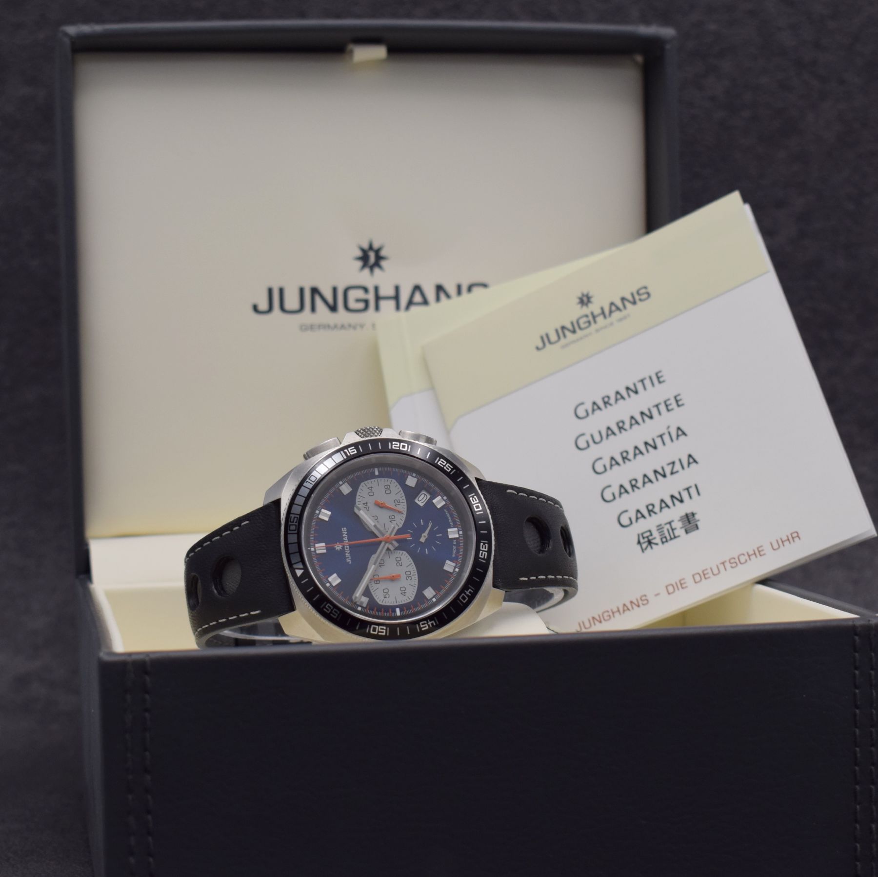 Detail d: JUNGHANS Armbandchronograph 1972 Chronoscope Referenz 041/4261.00, Deutschland um 2018, quarz, Edelstahlgeh. inkl. orig. Lederband m. orig. ...