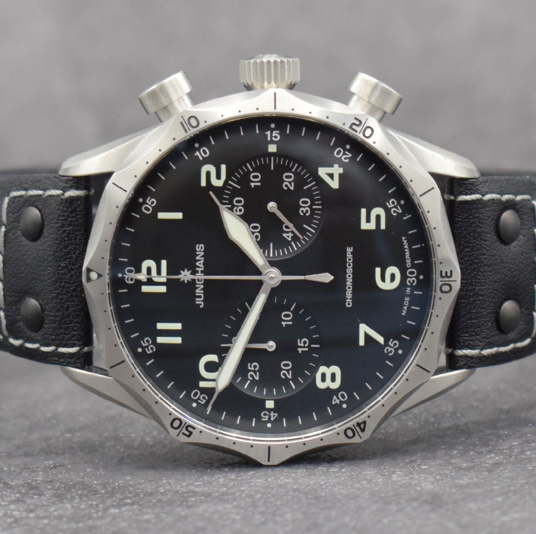 Detail a: JUNGHANS Meister Pilot Armbandchronograph Referenz 027/3590.00, Automatik, Deutschland um 2018, Edelstahlgeh. inkl. orig. Lederband m. orig. ...