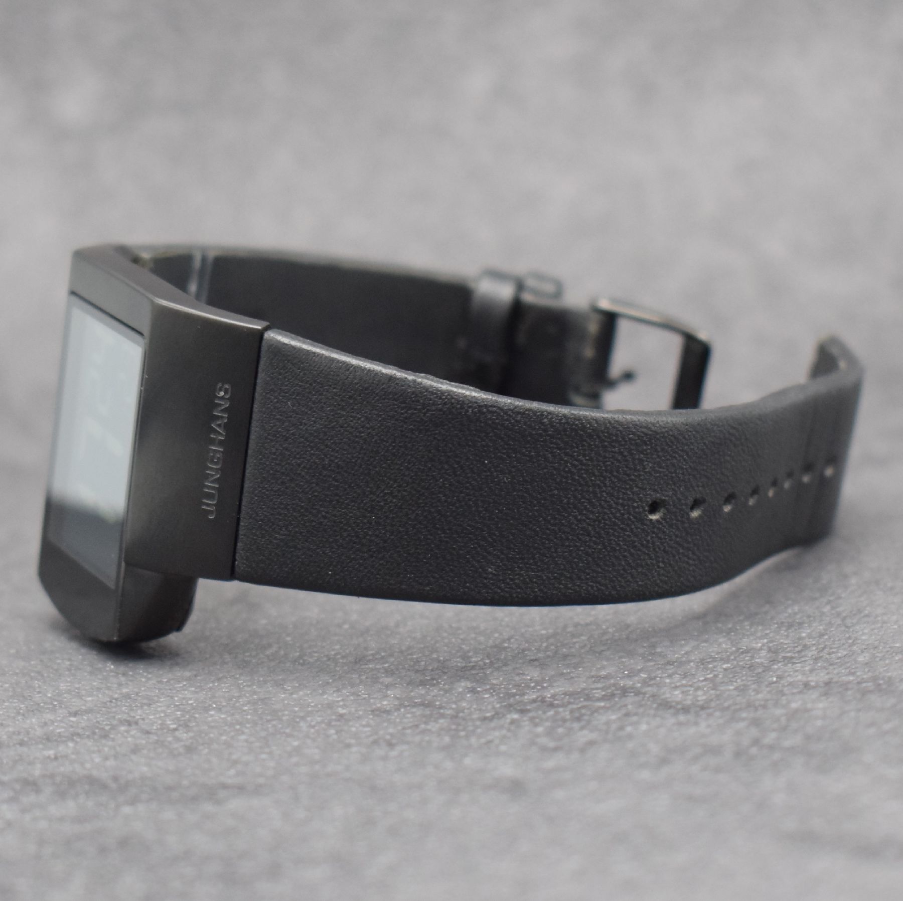 Detail d: JUNGHANS Funk-Herrenarmbanduhr Mega Futura Referenz 026/4104.00, Deutschland um 2015, PVD-beschichtetes Edelstahlgeh. inkl. orig. Lederband m. orig. ...
