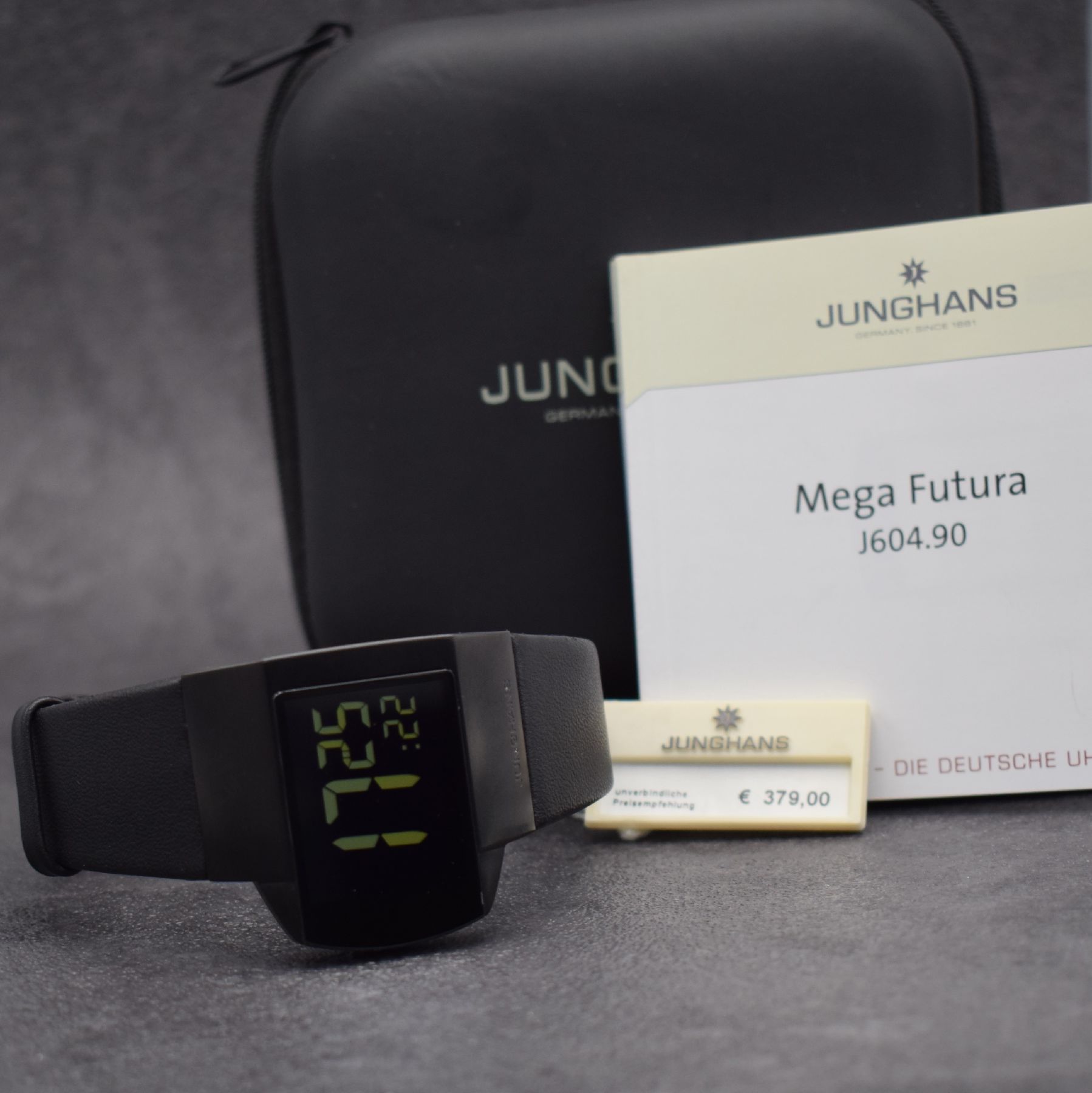 Detail e: JUNGHANS Funk-Herrenarmbanduhr Mega Futura Referenz 026/4104.00, Deutschland um 2015, PVD-beschichtetes Edelstahlgeh. inkl. orig. Lederband m. orig. ...