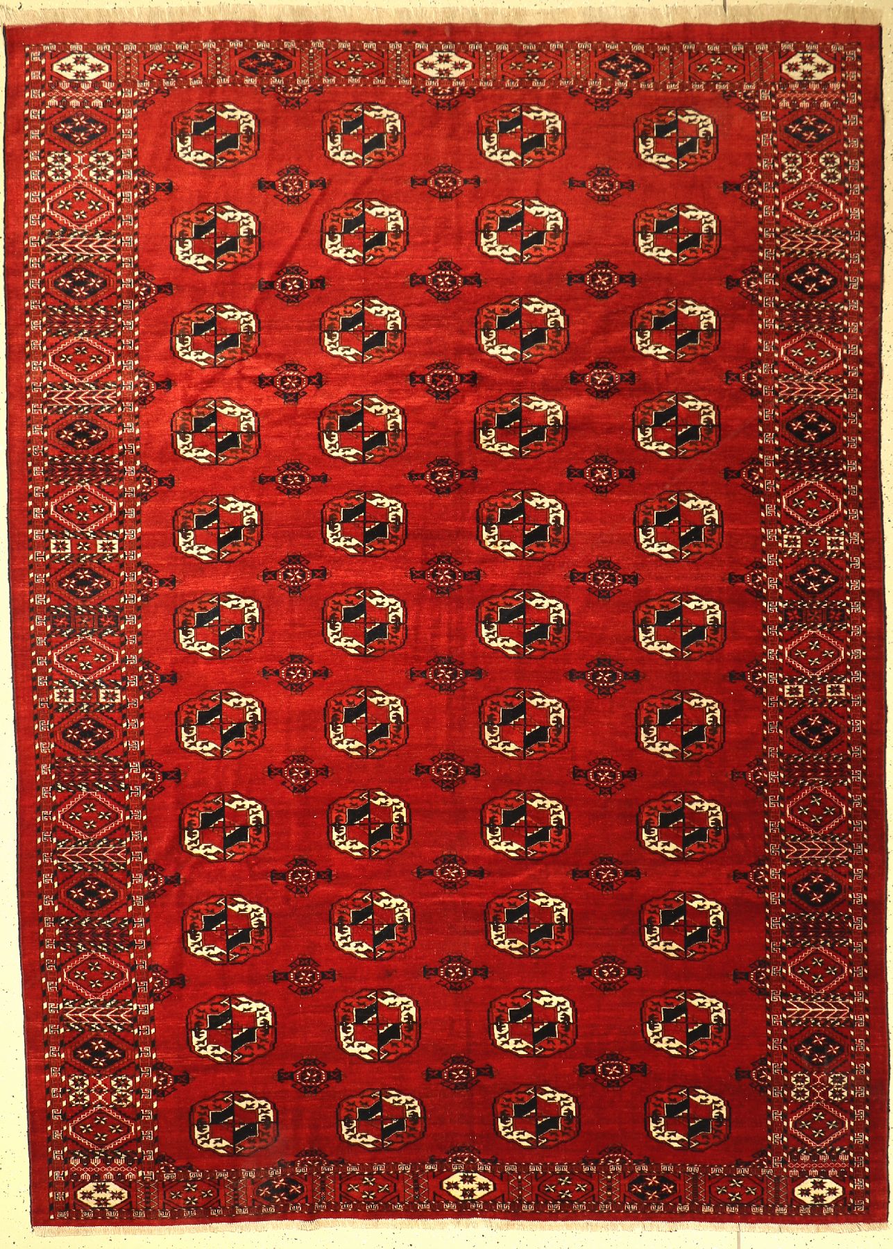 Tekke Hauptteppich, Turkmenistan, um 1940, Wolle auf Wolle, ca. 307 x 220 cm, EHZ: 2-3