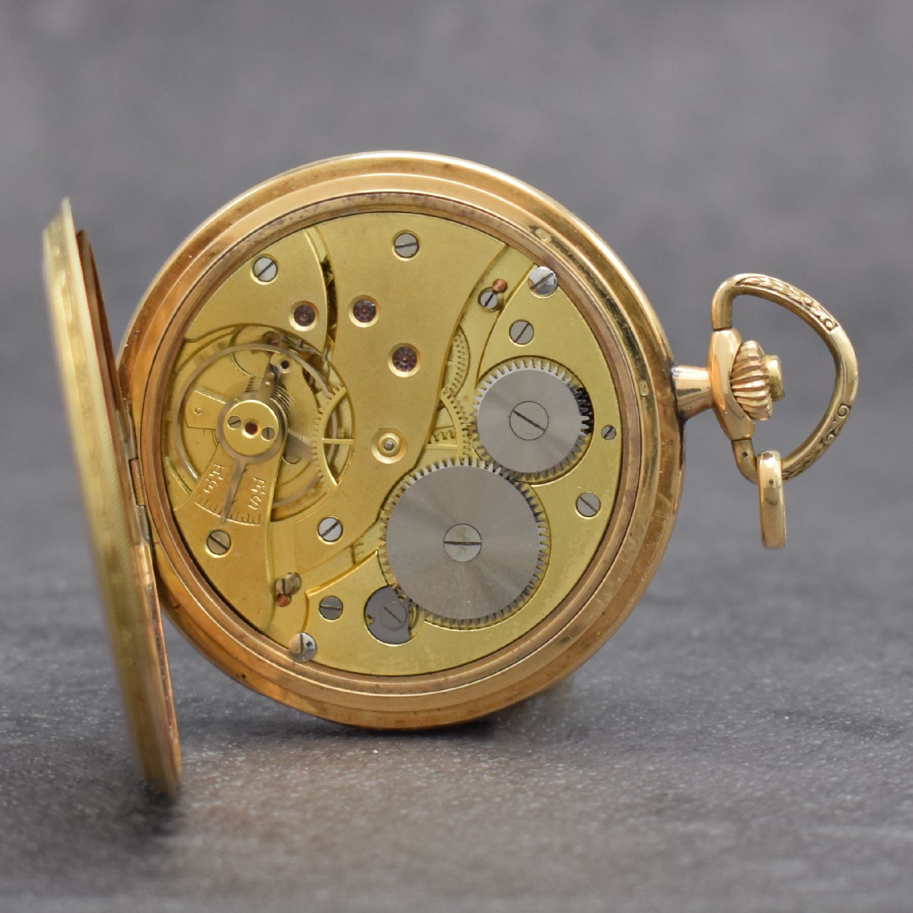 Detail f: Savonette Herrentaschenuhr in GG 585/000, Schweiz um 1930, guill. 2-Deckel Goldgeh. dell., verg. Cuv., verg. Zifferbl. m. Breguet-Std.-Zeichen ...