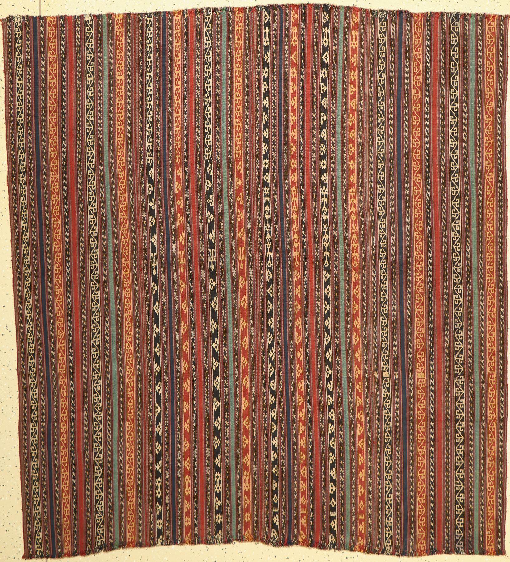 Djajim alt, Persien, um 1940, Wolle auf Wolle, ca. 175 x 165 cm, EHZ: 2, (4 Bahnig)