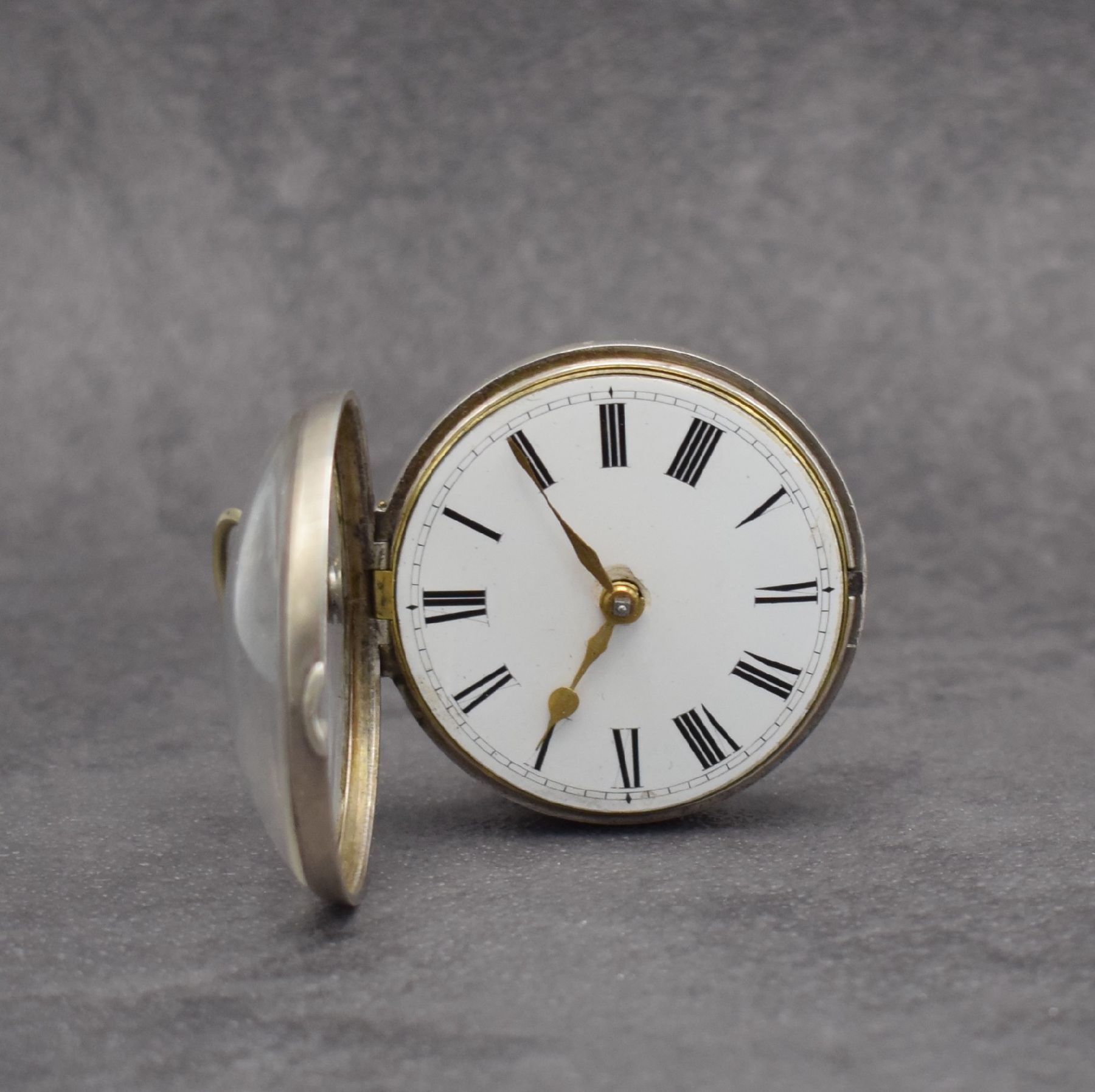 Detail d: Wn. ROBERTS Derby Spindeltaschenuhr in Silber, Hallmark London 1820, glattes Geh. & Übergeh. dell., Emailzifferbl. m. röm. Zahlen besch., ...