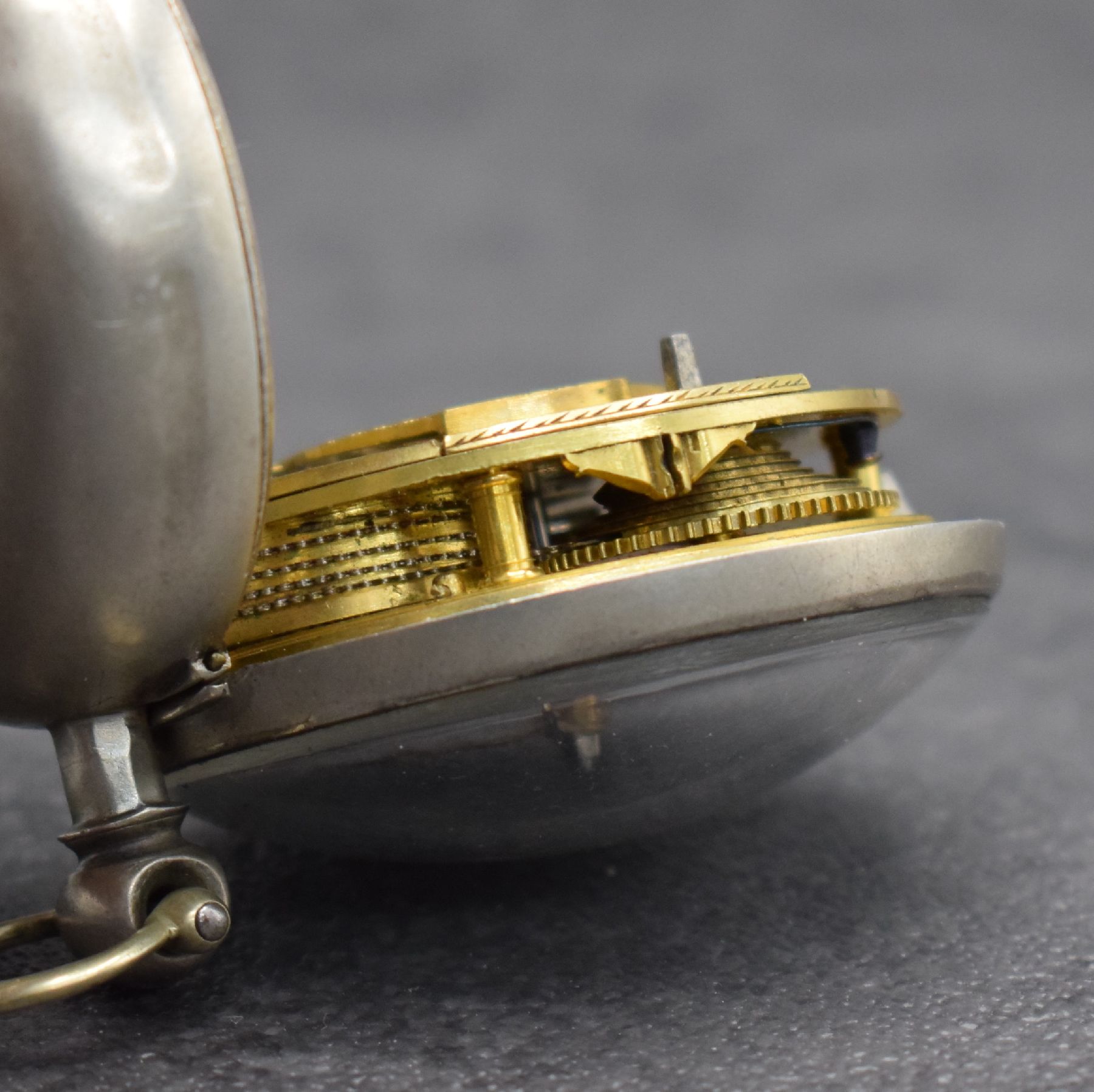 Detail h: Wn. ROBERTS Derby Spindeltaschenuhr in Silber, Hallmark London 1820, glattes Geh. & Übergeh. dell., Emailzifferbl. m. röm. Zahlen besch., ...
