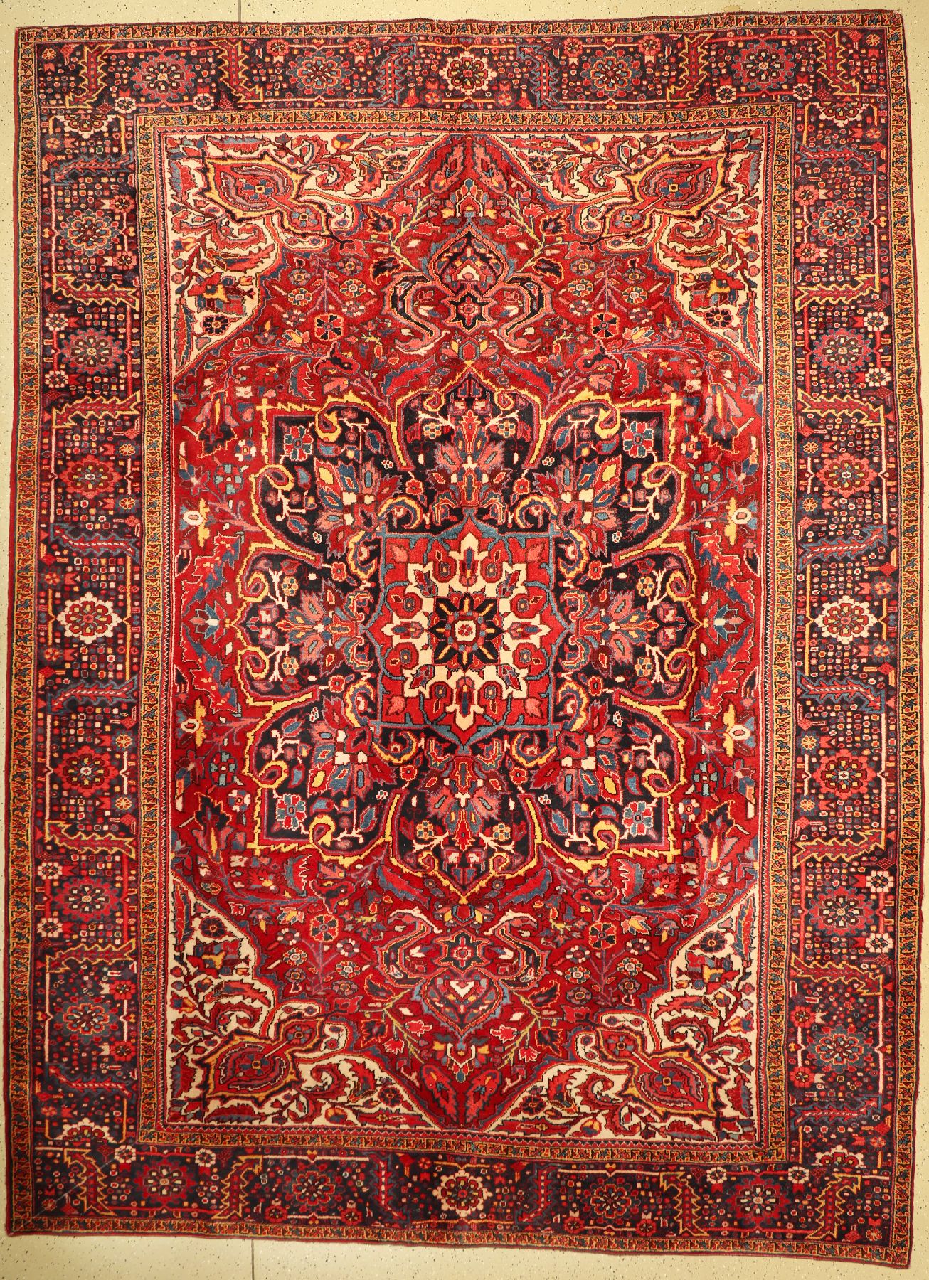 Heriz alt, Persien, um 1960, Wolle auf Baumwolle, ca. 405 x 295 cm, guter Zustand, Mottenfraß
