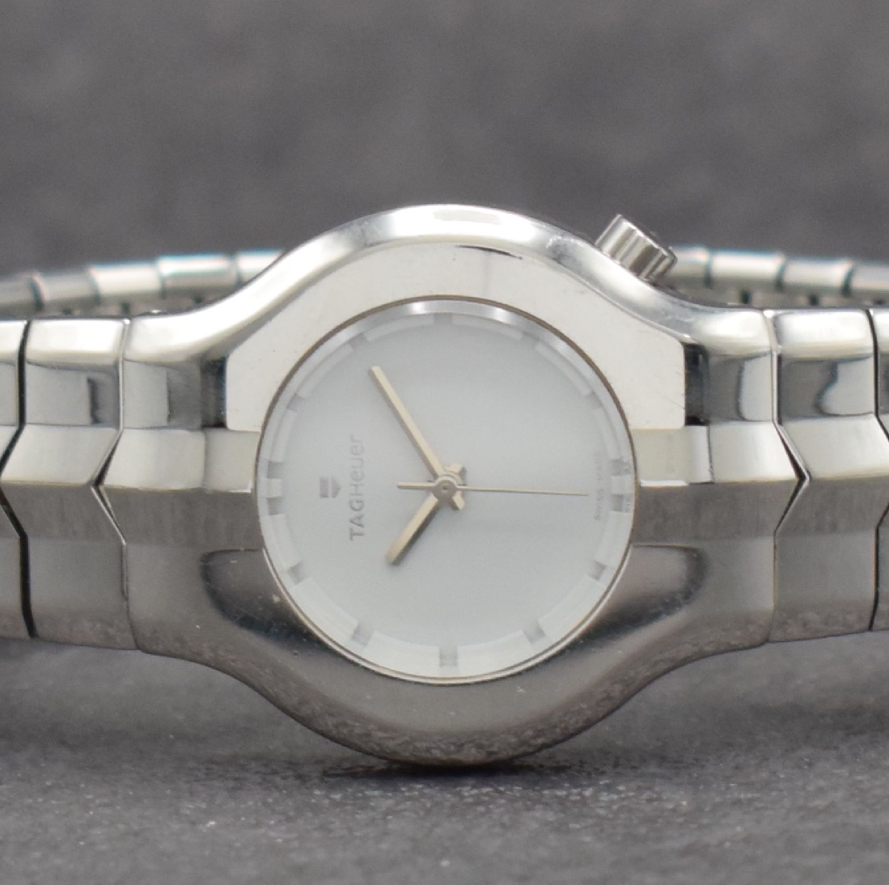 Detail a: TAG HEUER Alter Ego Damenuhr in Stahl/ Stahlband, Schweiz um 2000, quartz, pol. Geh. m. integriertem Band, Doppelfaltschl., Saphirglas, Boden 6-fach ...