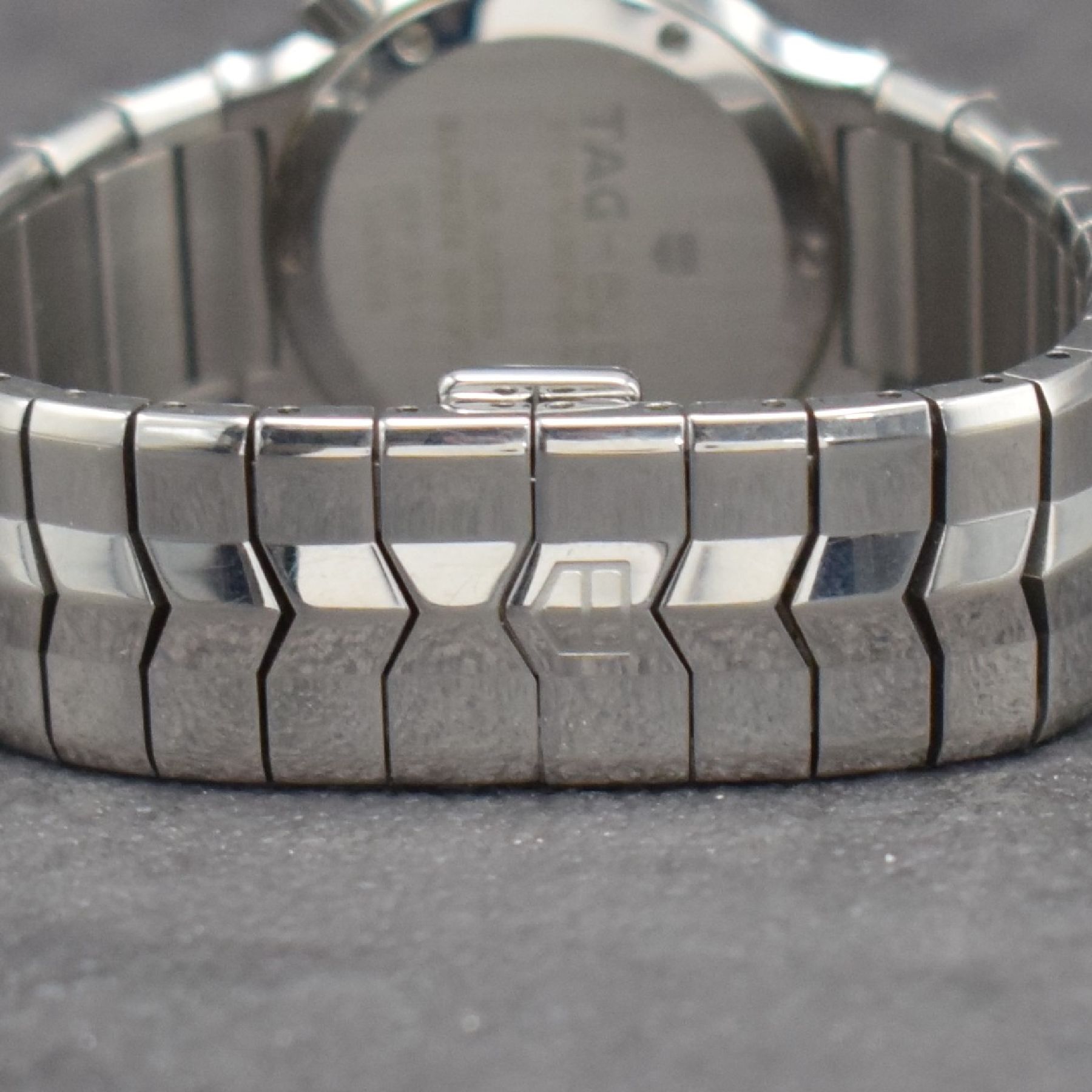Detail d: TAG HEUER Alter Ego Damenuhr in Stahl/ Stahlband, Schweiz um 2000, quartz, pol. Geh. m. integriertem Band, Doppelfaltschl., Saphirglas, Boden 6-fach ...