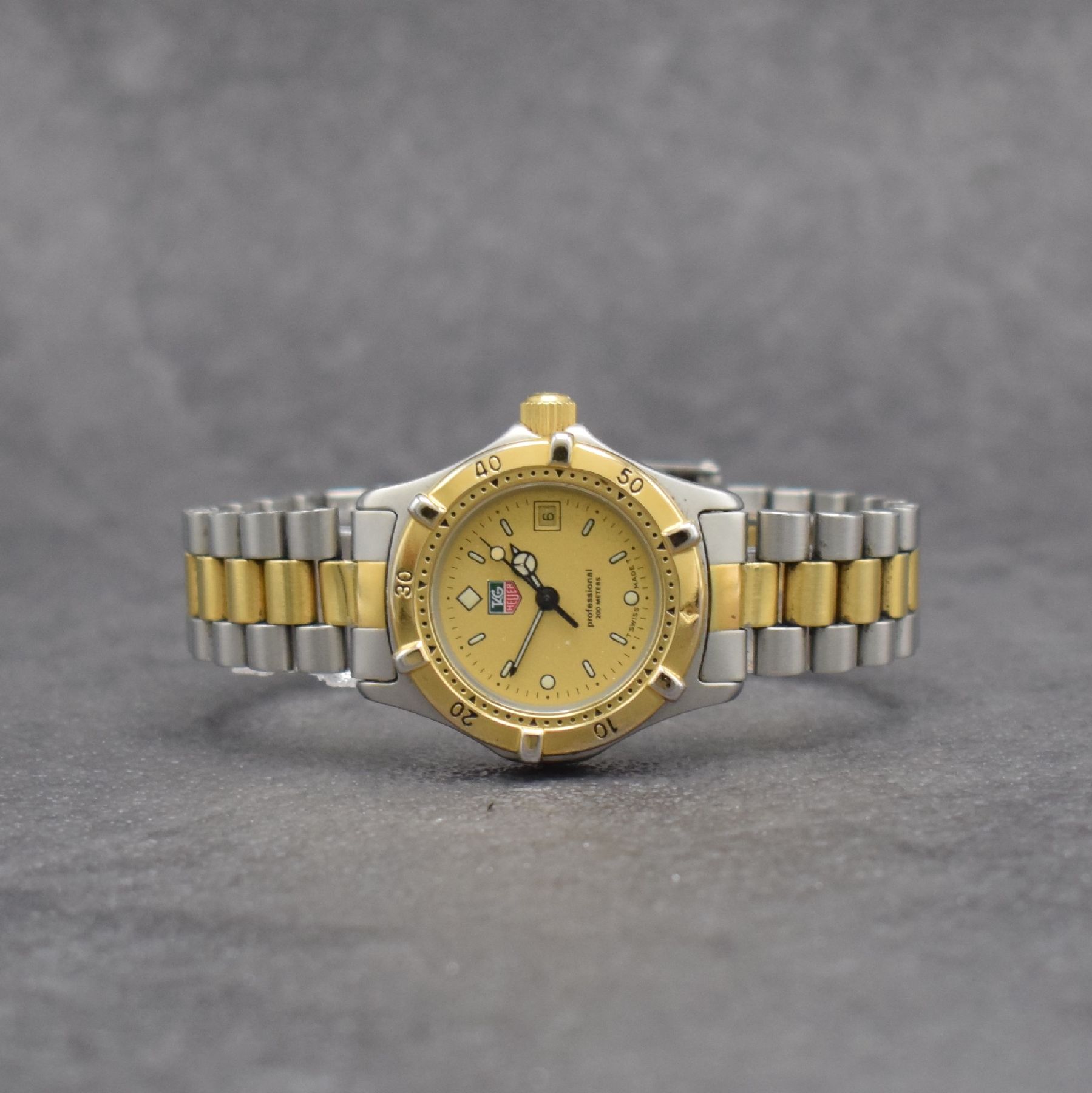 TAG HEUER Professional Damensportuhr in Stahl/Gold, Schweiz um 1995, quarz, satin. Geh., Boden & Krone verschr., verg. eins. drehb. Lünette m. ...