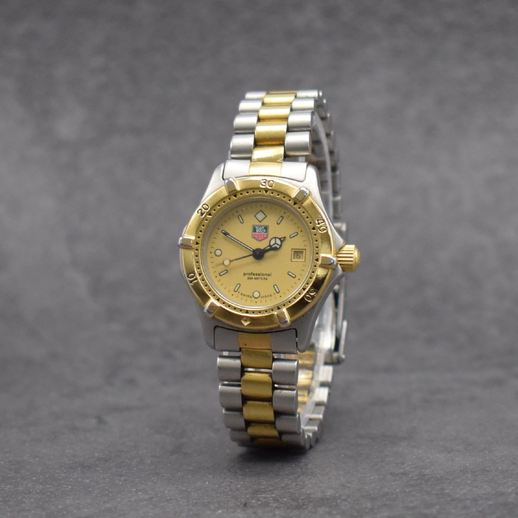 Detail b: TAG HEUER Professional Damensportuhr in Stahl/Gold, Schweiz um 1995, quarz, satin. Geh., Boden & Krone verschr., verg. eins. drehb. Lünette m. ...