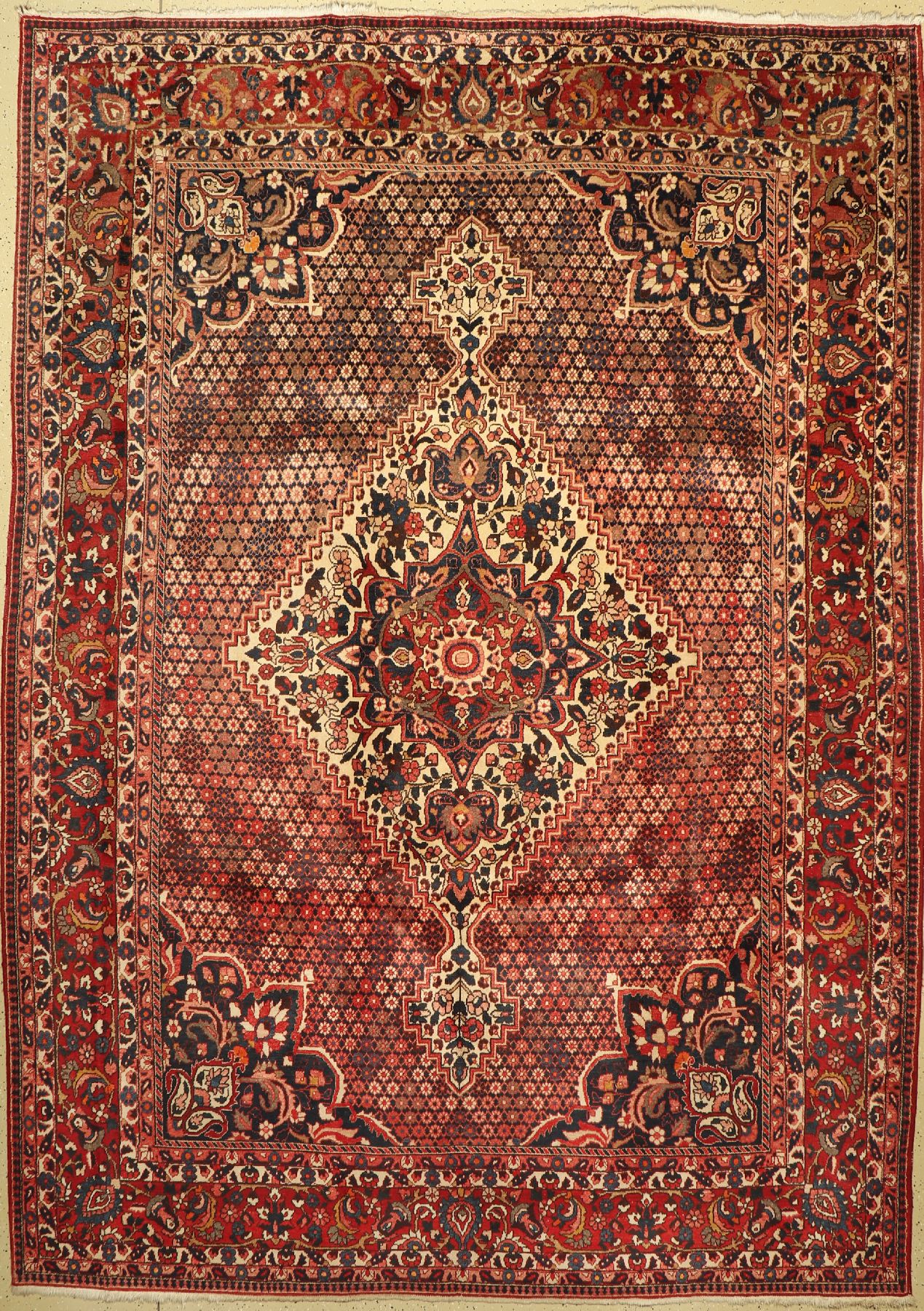 Bachtiar alt, Persien, ca. 60 Jahre, Wolle auf Baumwolle, ca. 365 x 260 cm, EHZ: 2, (verblaßt)