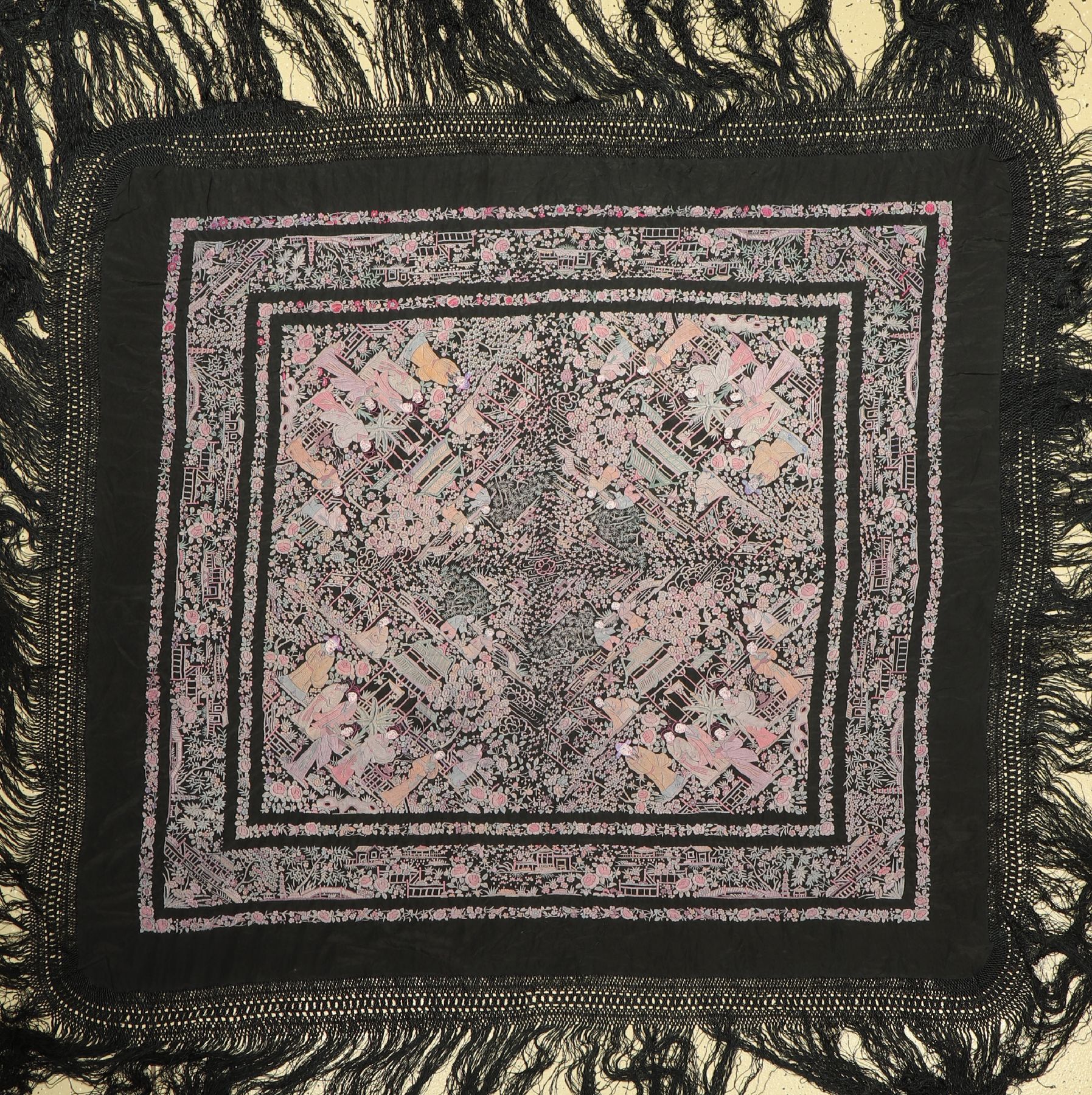 Seiden Stickerei, China, um 1930, reine Naturseide, ca. 160 x 150 cm, EHZ: 2