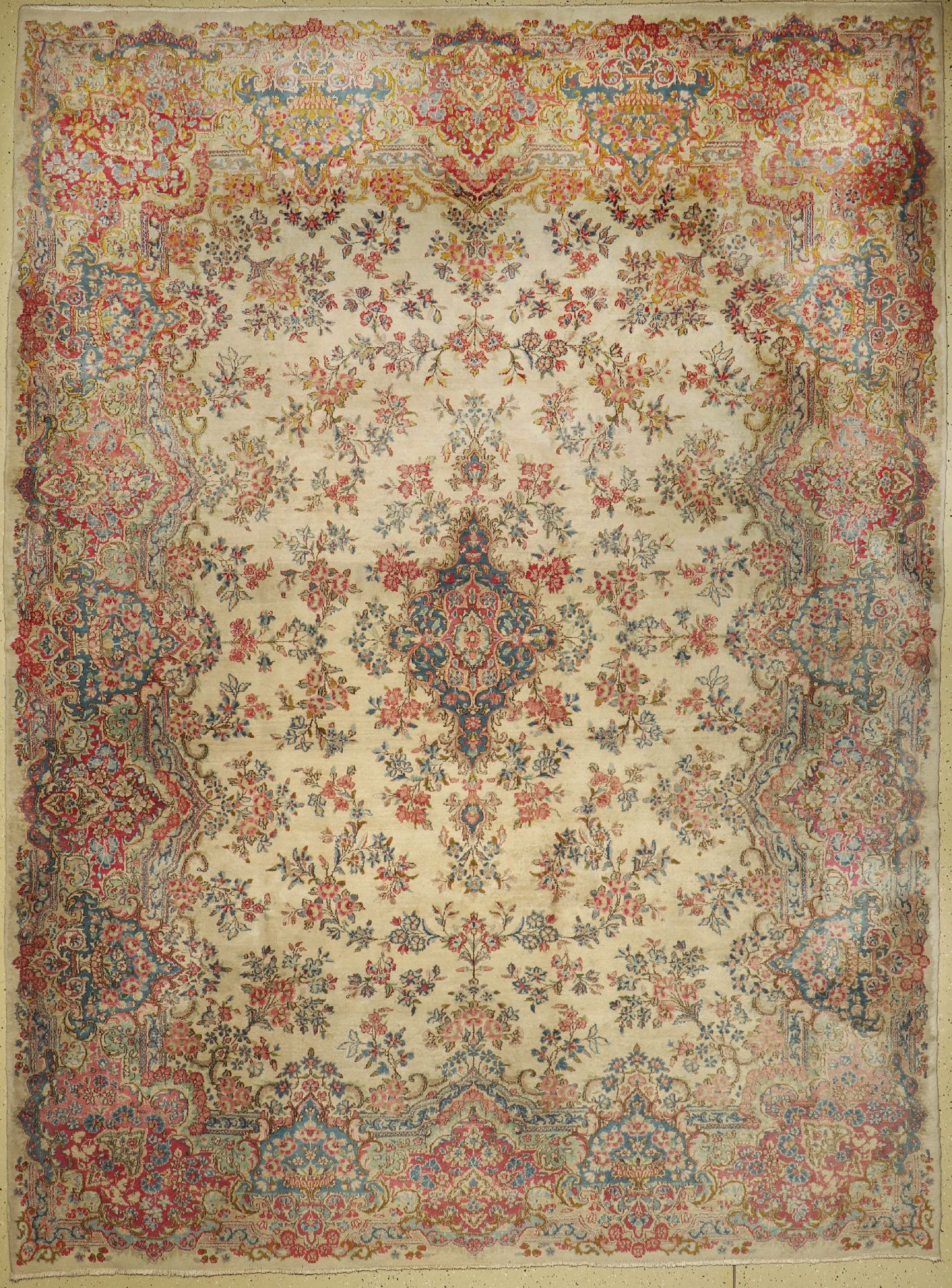 Kerman Lawar alt, Persien, um 1950, Wolle auf Baumwolle, ca. 360 x 268 cm, Reinigungsbedürftig, EHZ: 2